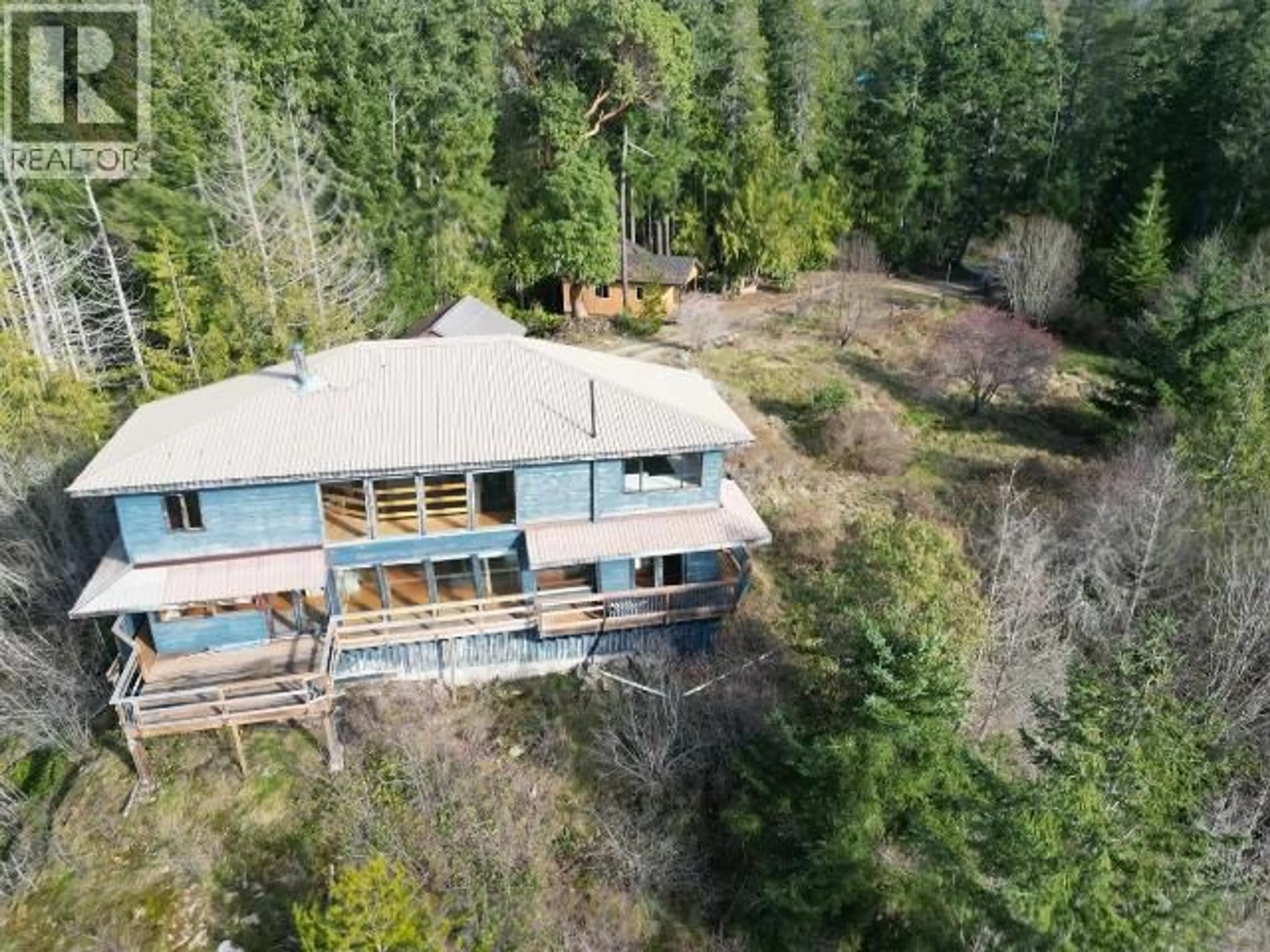 A pic from outside/outdoor area/front of a property/back of a property/a pic from drone, forest/trees view for 2005 RALPH ROAD, Powell River British Columbia