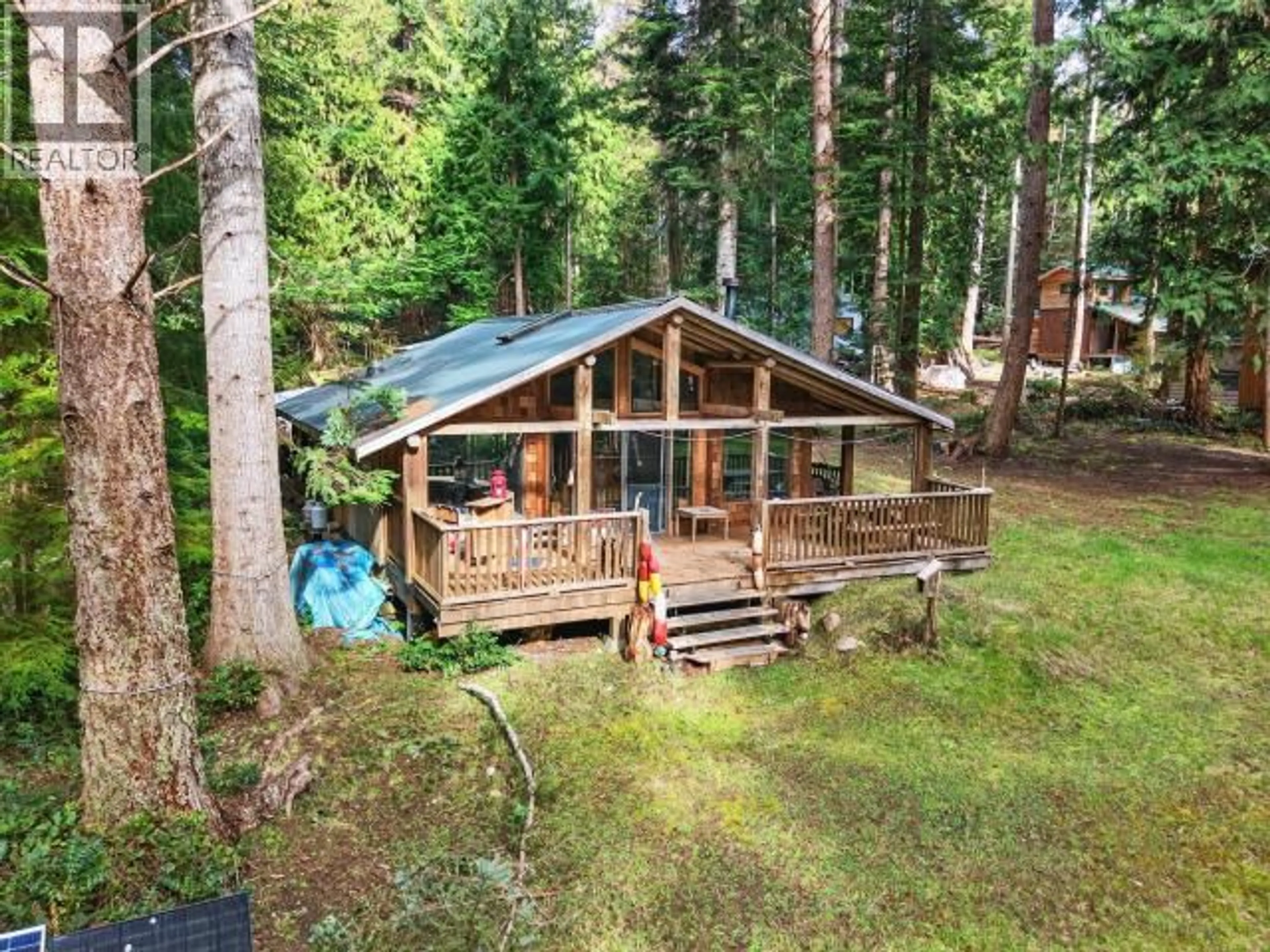 A pic from outside/outdoor area/front of a property/back of a property/a pic from drone, forest/trees view for 1229 TENNYSON RD, Savary Island British Columbia V0N2G0