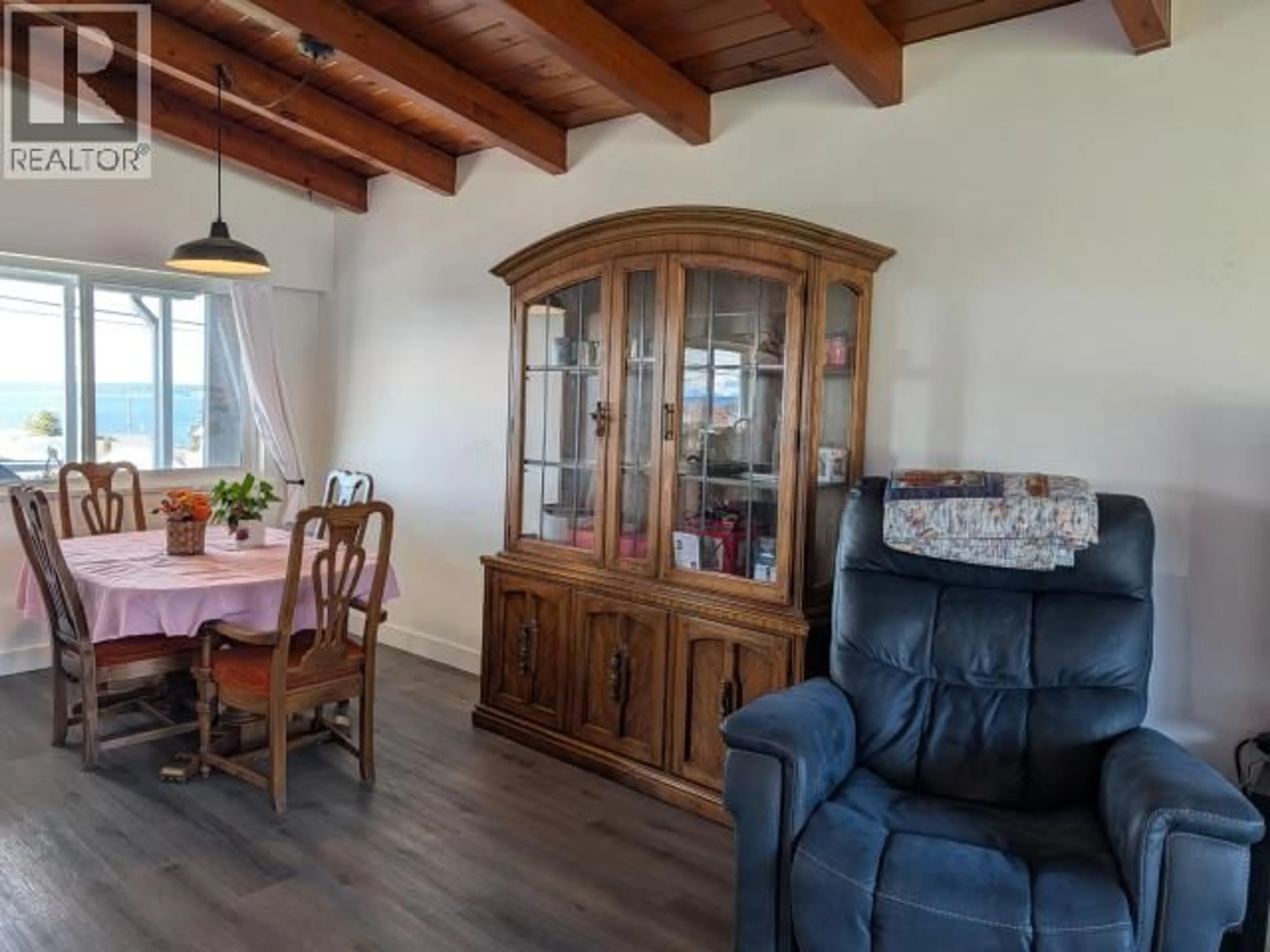 Dining room, wood/laminate floor for 4029 JOYCE AVE, Powell River British Columbia V8A2Z4