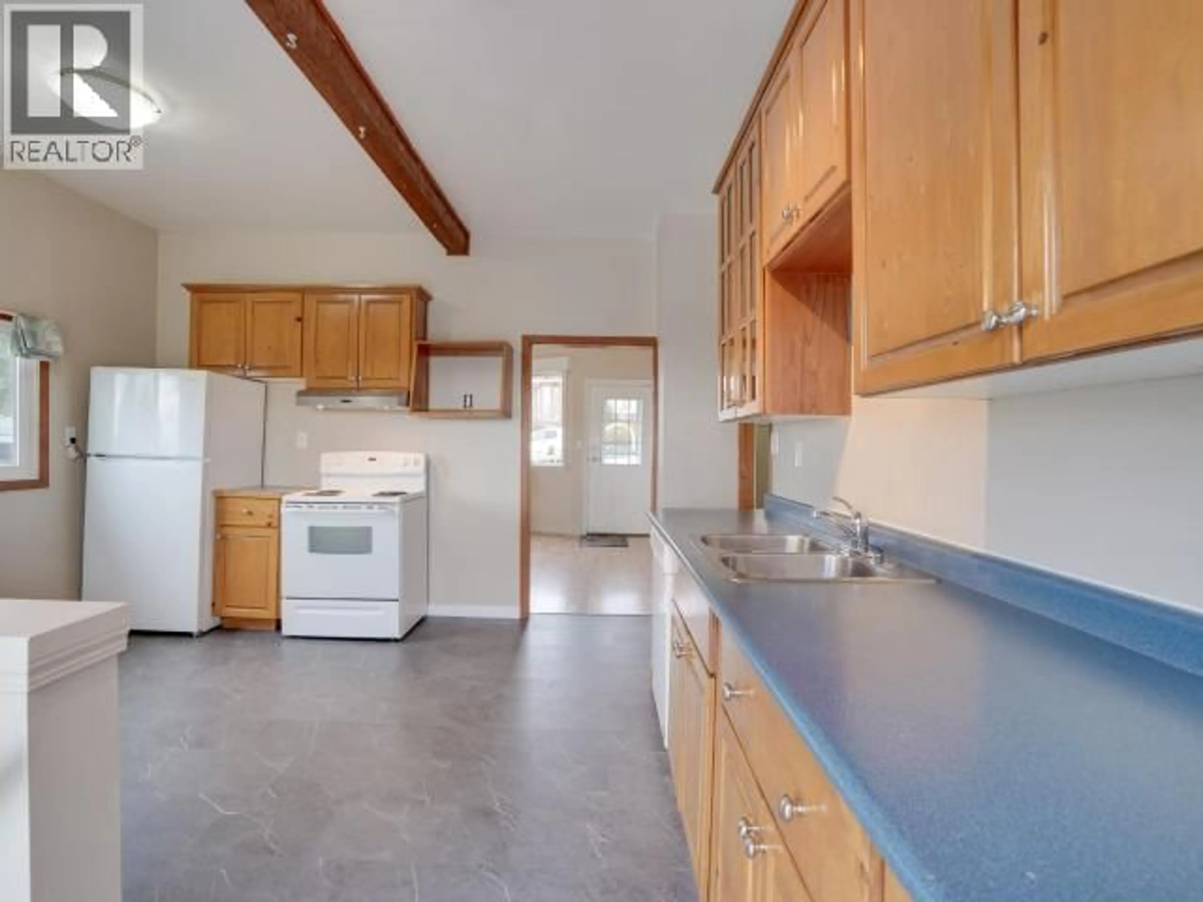 Standard kitchen, unknown for 6304 POPLAR STREET, Powell River British Columbia V8A4L4