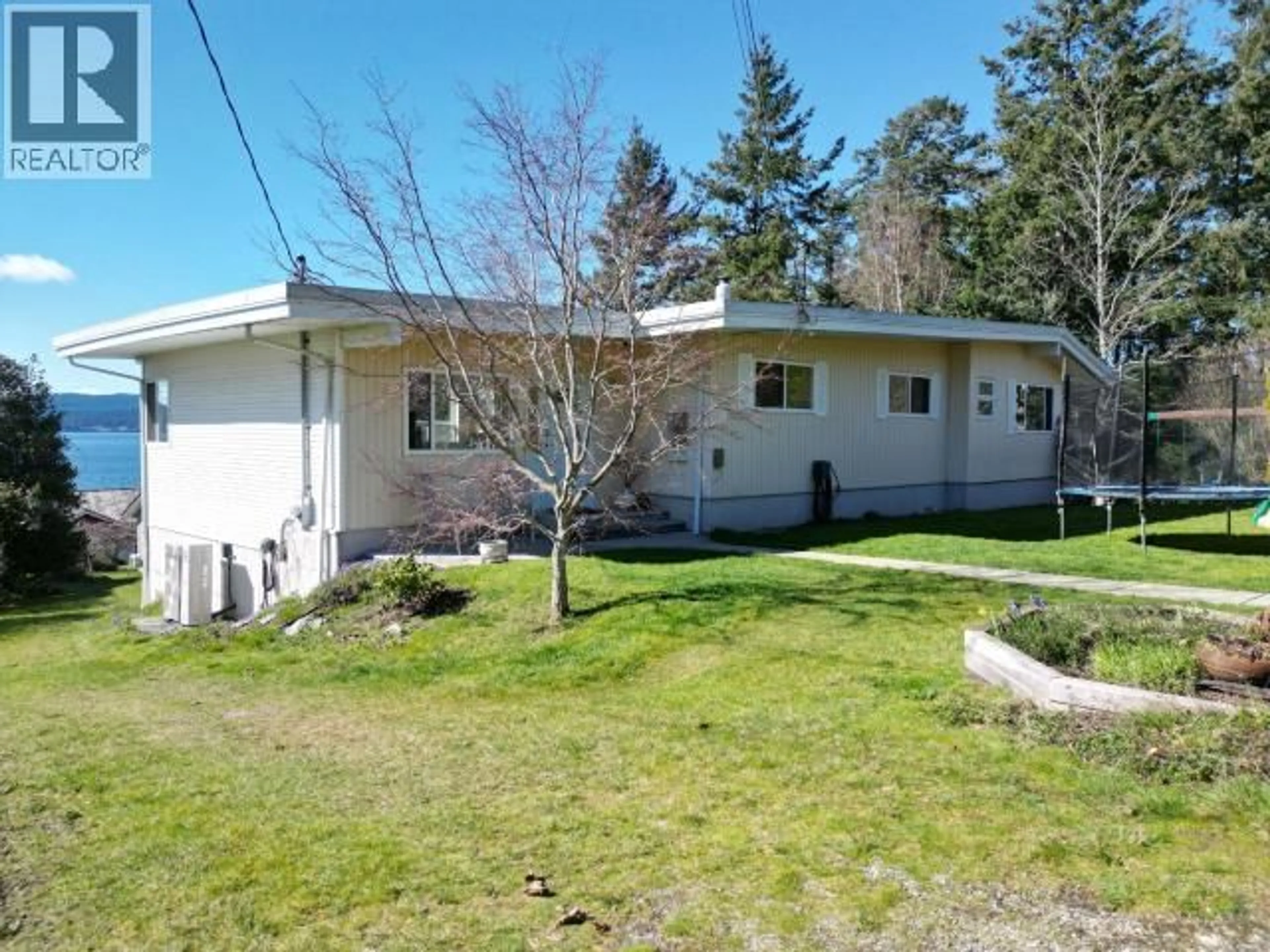 A pic from outside/outdoor area/front of a property/back of a property/a pic from drone, street for 7110 WESTMINSTER STREET, Powell River British Columbia V8A1C6