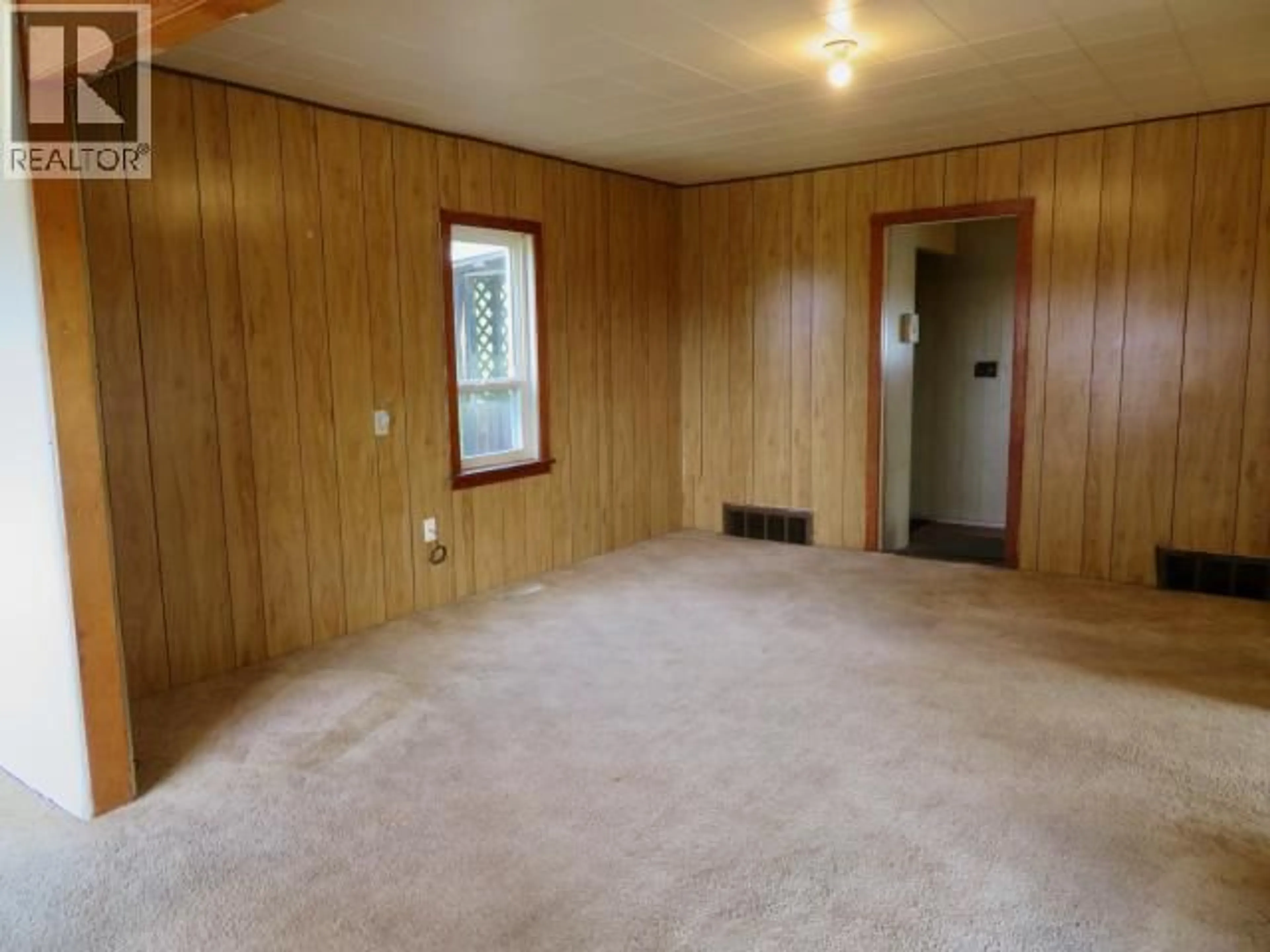A pic of a room for 4856 JOYCE AVE, Powell River British Columbia V8A3B8