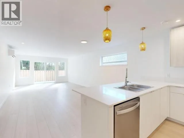 7164 EDGEHILL CRESCENT, Powell River 2
