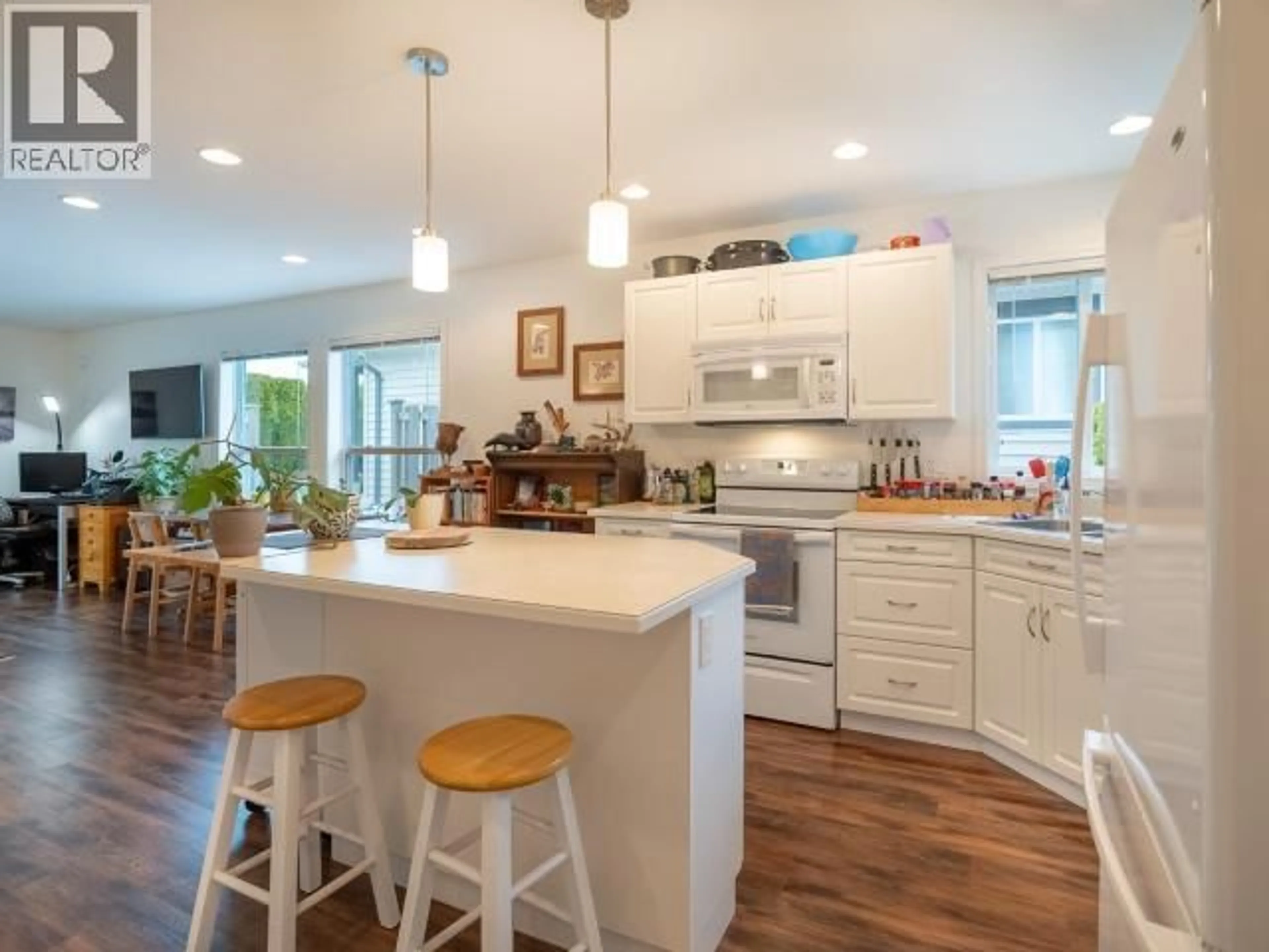 Open concept kitchen, unknown for 4 - 4415 MANSON AVE, Powell River British Columbia