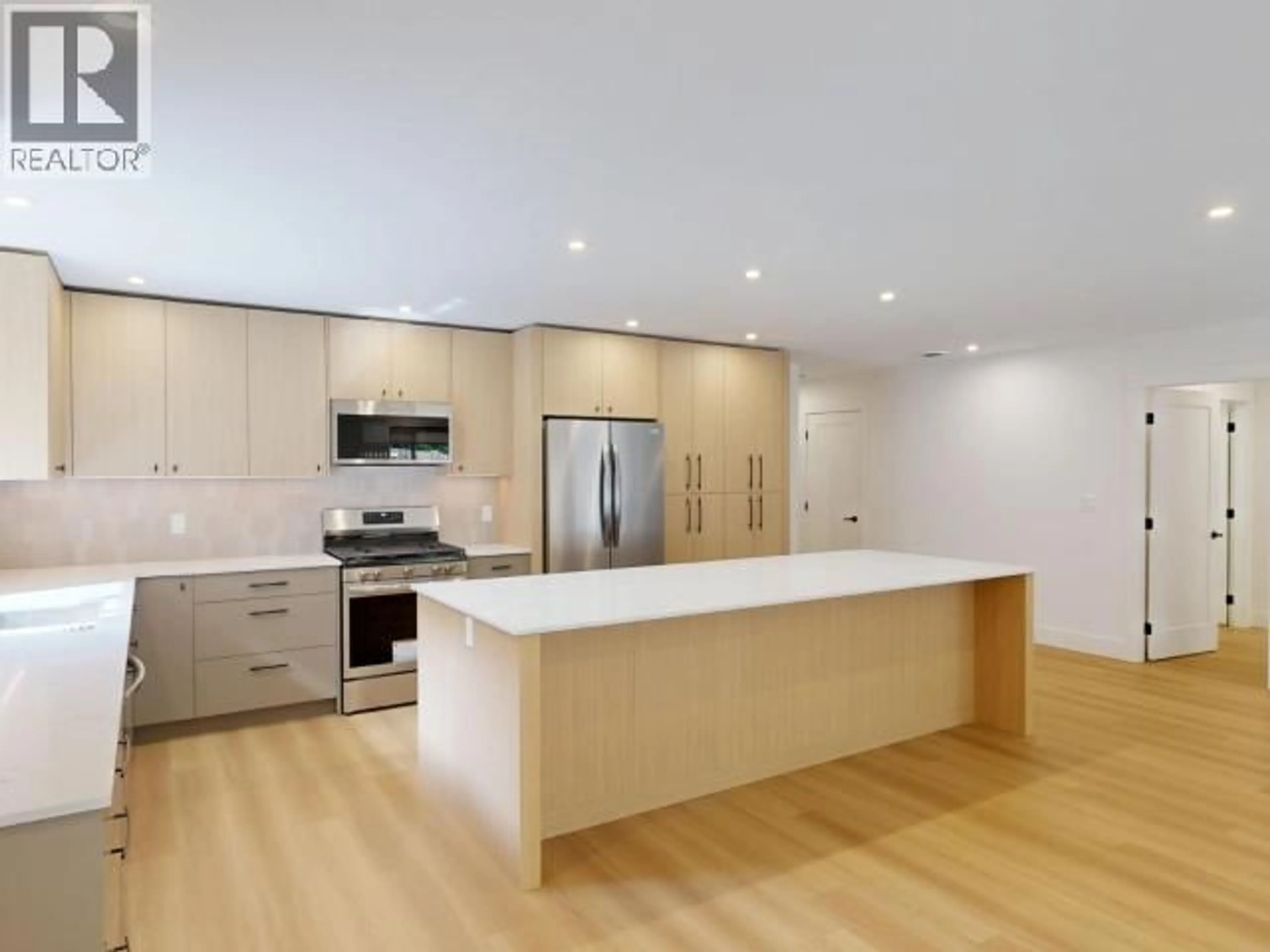 Contemporary kitchen, wood/laminate floor for 4114 BEAUSEJOUR AVENUE, Powell River British Columbia V8A0A8