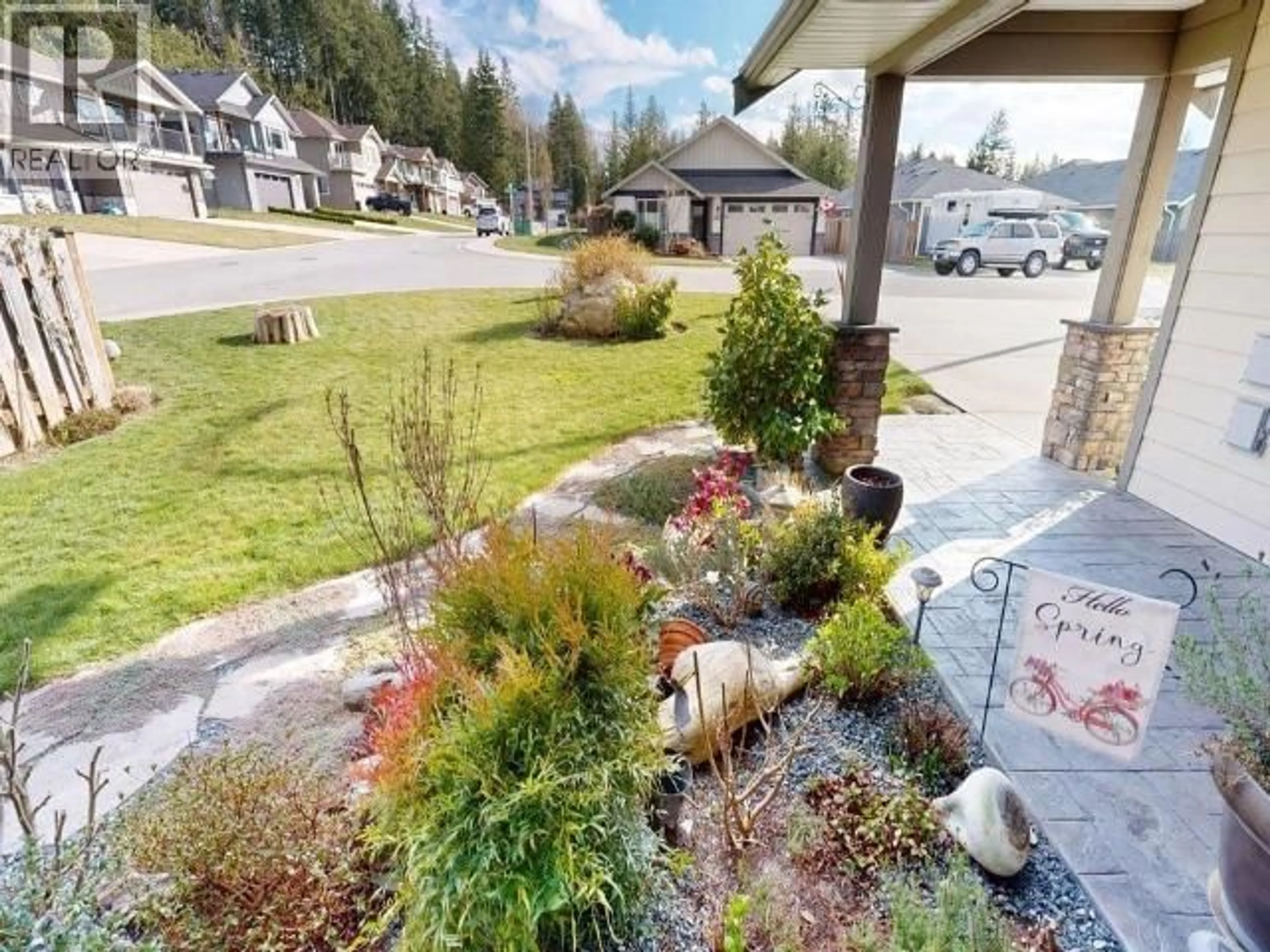 A pic from outside/outdoor area/front of a property/back of a property/a pic from drone, mountain view for 7367 GLACIER STREET, Powell River British Columbia V8A5V2