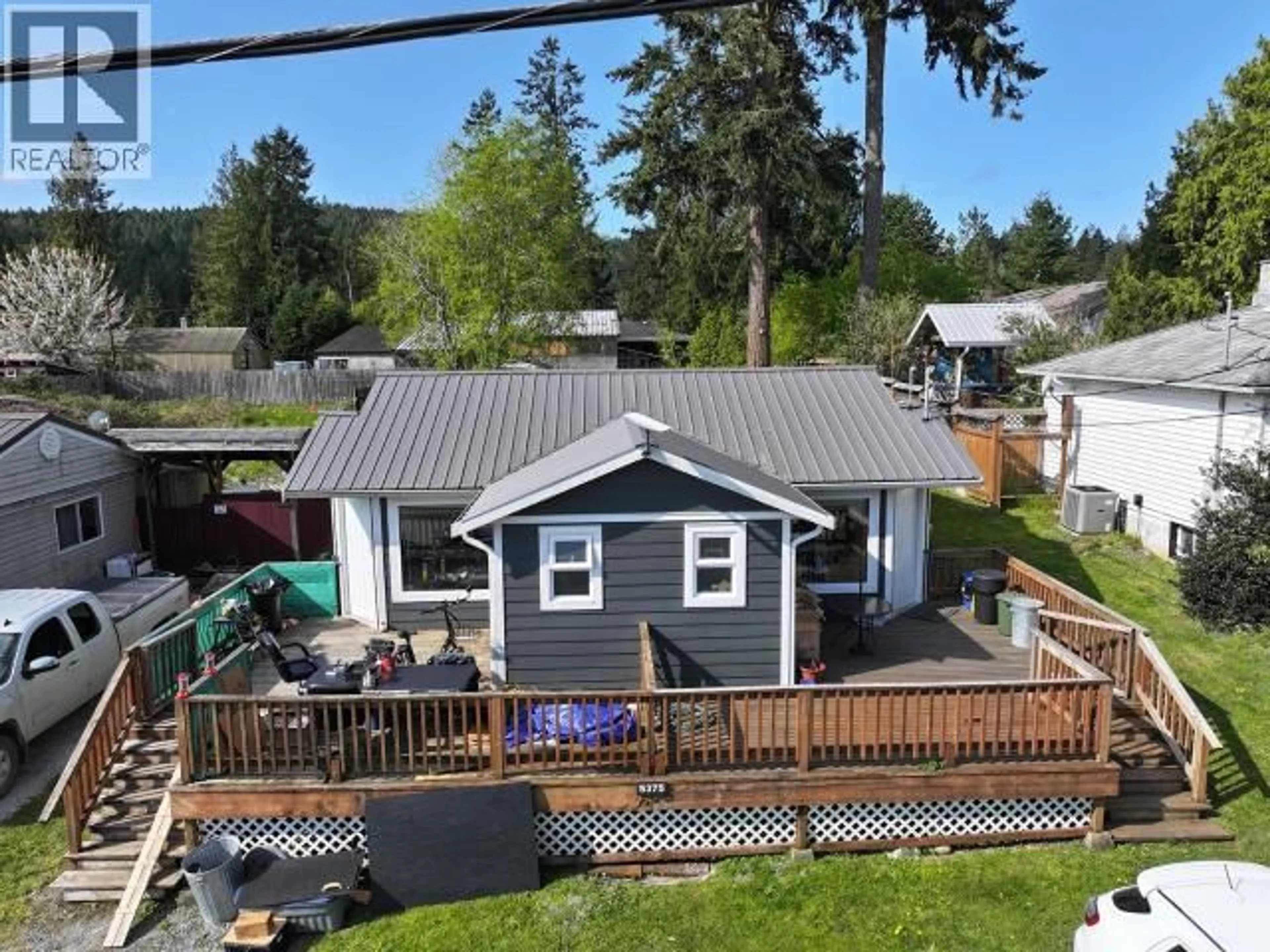 A pic from outside/outdoor area/front of a property/back of a property/a pic from drone, mountain view for 5375 EARL STREET, Texada Island British Columbia