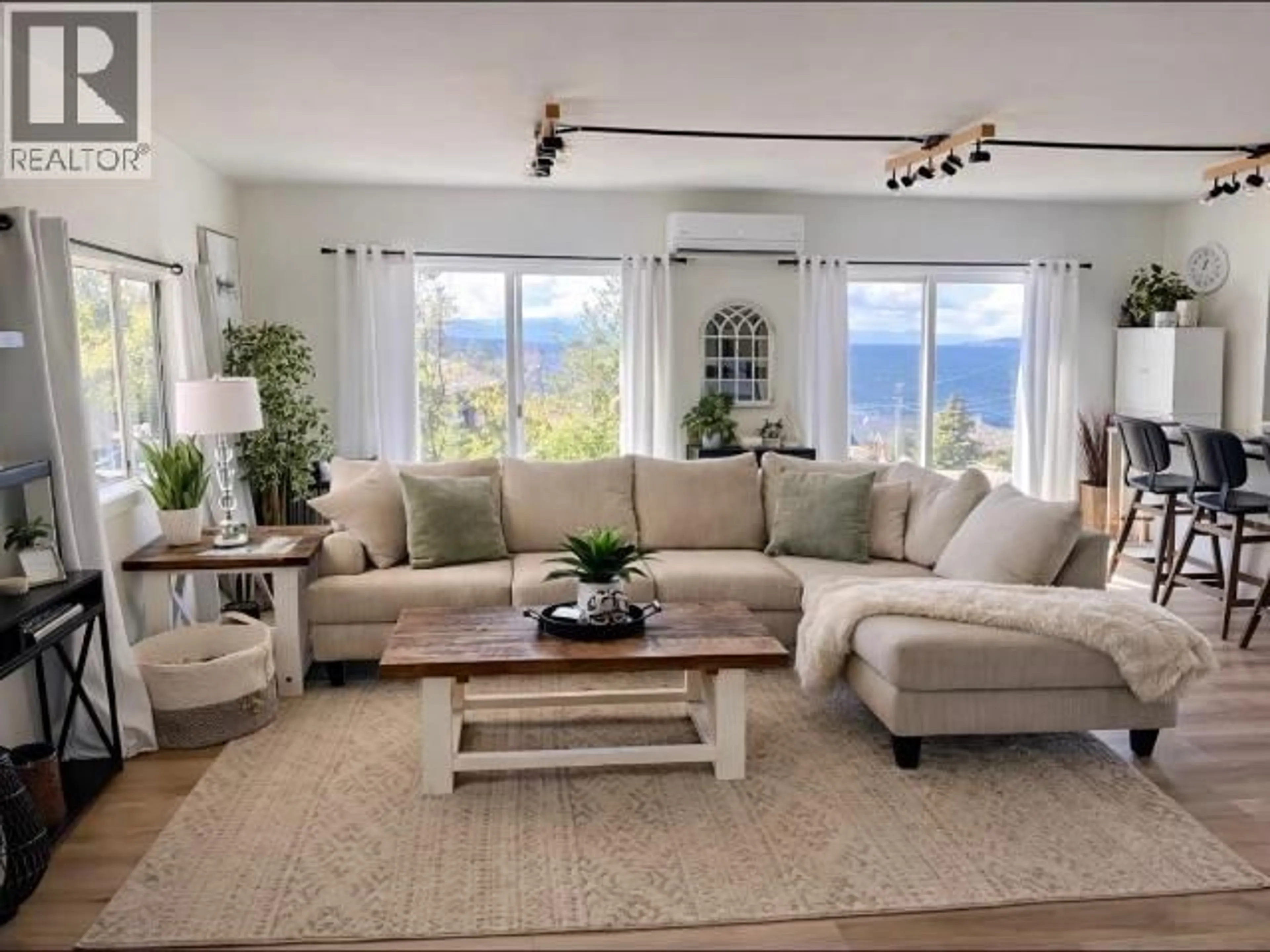 Living room with furniture, unknown for 6928 QUESNEL STREET, Powell River British Columbia V8A1J2