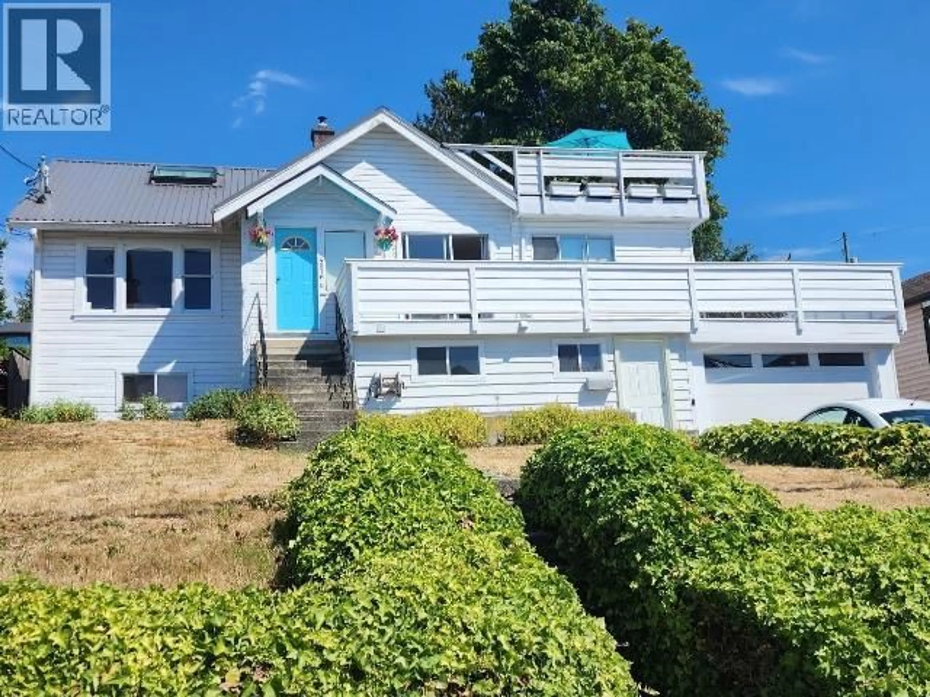 A pic from outside/outdoor area/front of a property/back of a property/a pic from drone, unknown for 4516 MARINE AVE, Powell River British Columbia