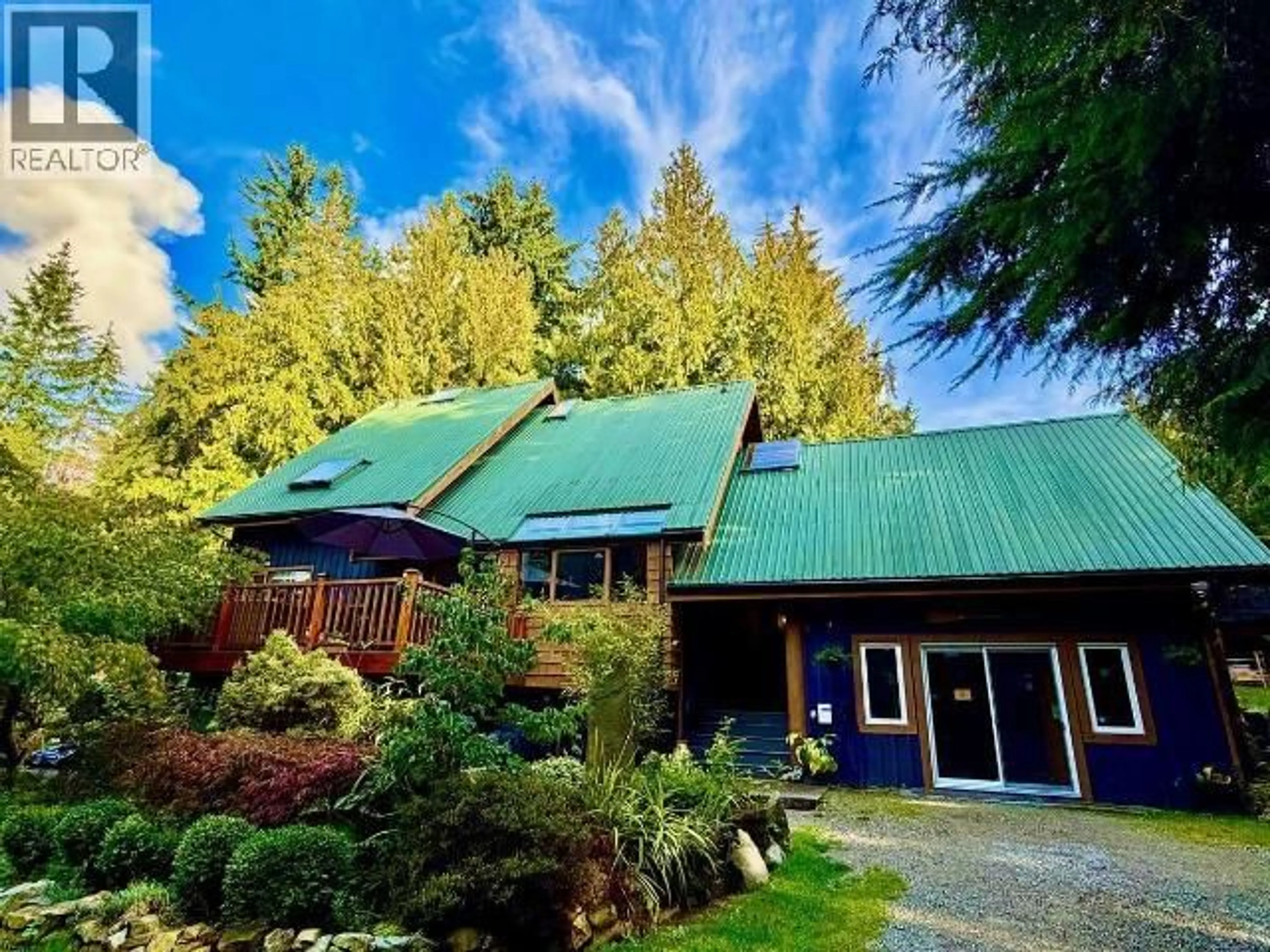 A pic from outside/outdoor area/front of a property/back of a property/a pic from drone, unknown for 9340 MALASPINA RD, Powell River British Columbia V8A0G2