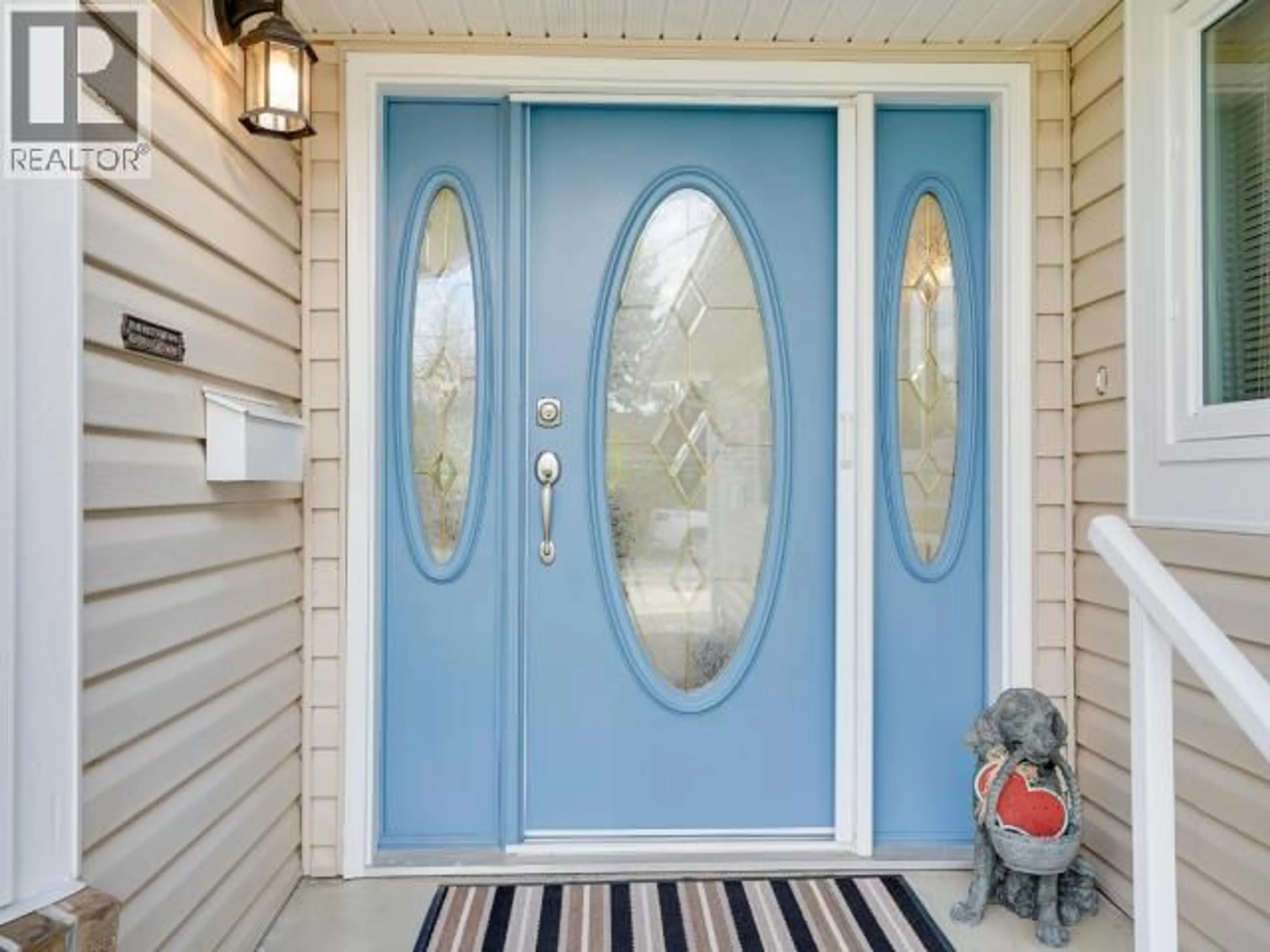 Indoor entryway for 4750 REDONDA AVE, Powell River British Columbia V8A5C9