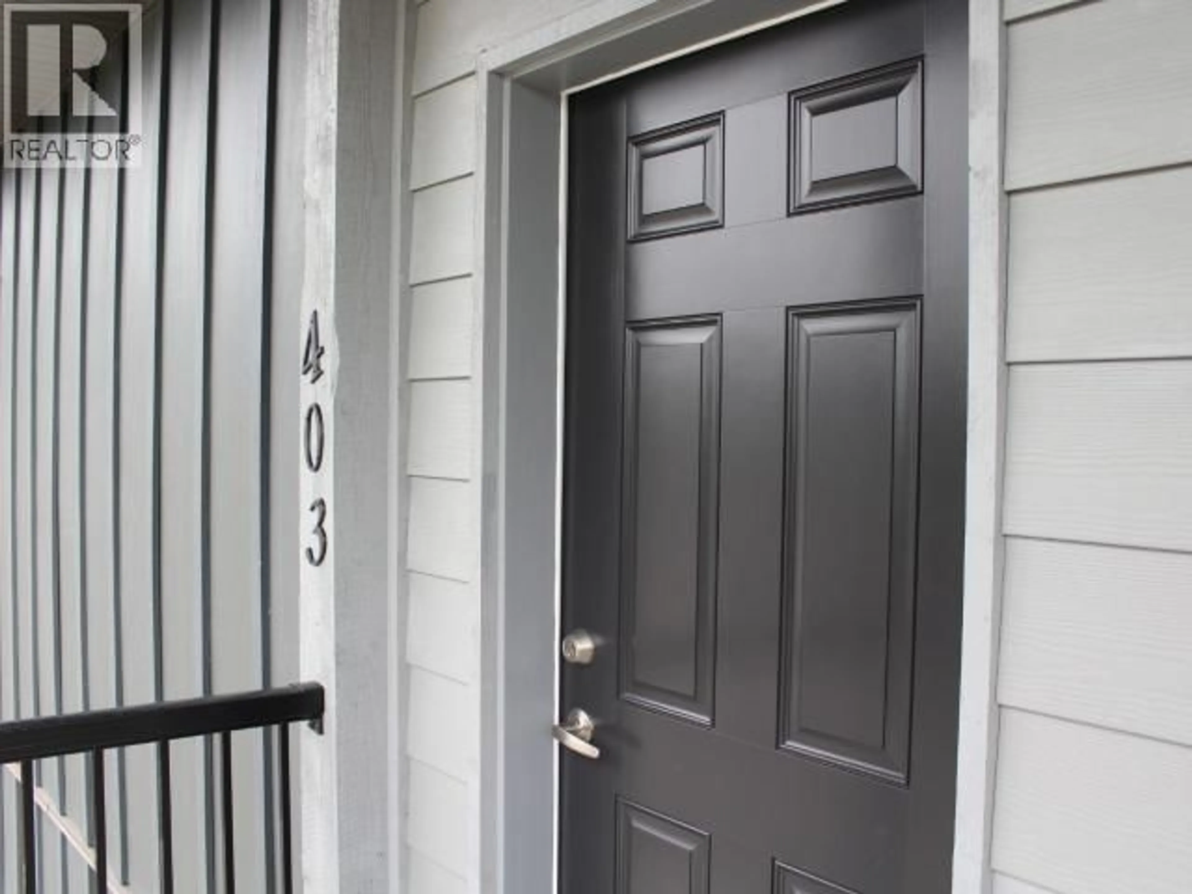 Indoor entryway for 403 - 7175 DUNCAN STREET, Powell River British Columbia V8A1W3