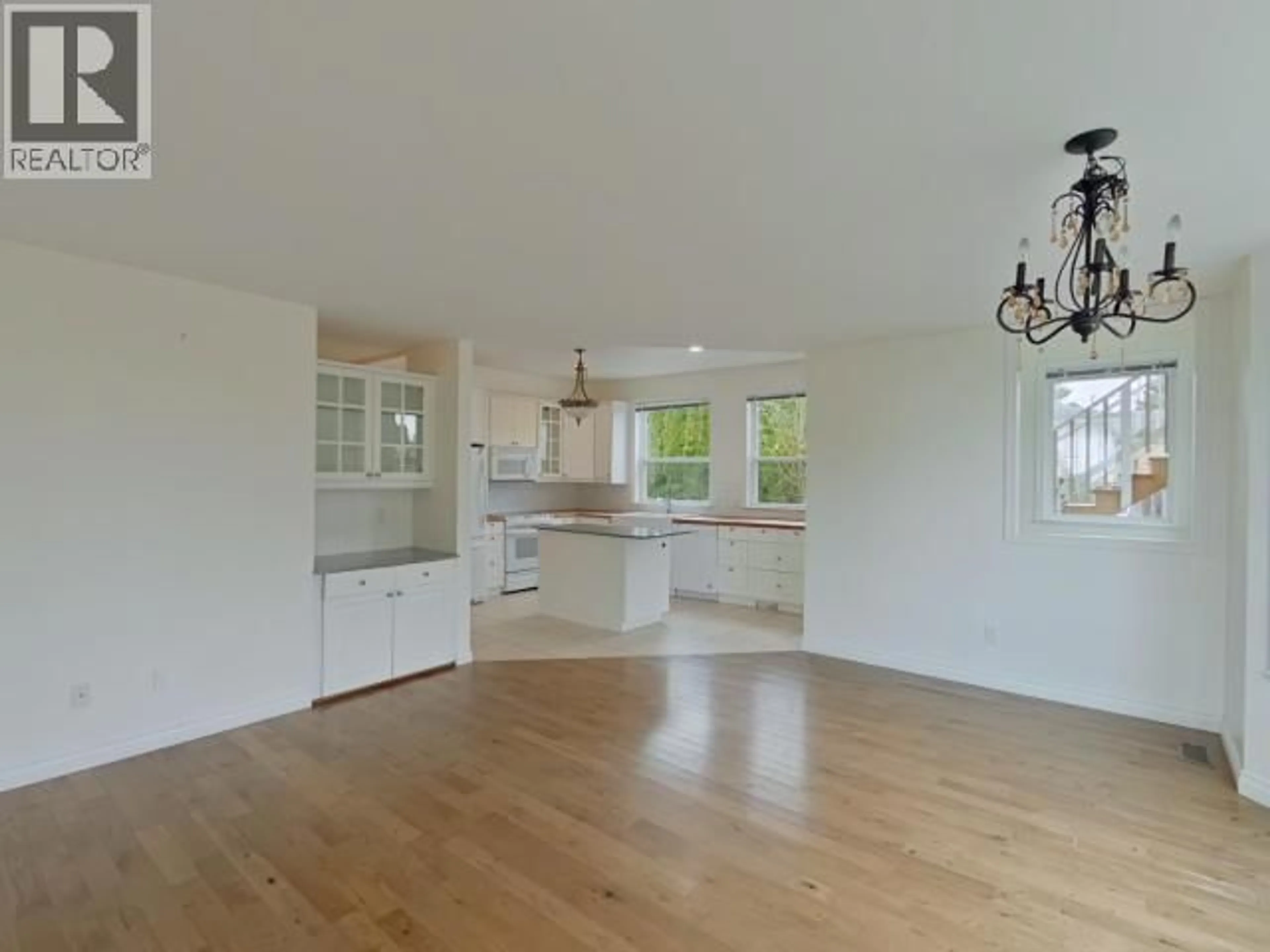 Open concept kitchen, wood/laminate floor for 6402 HILLCREST AVE, Powell River British Columbia