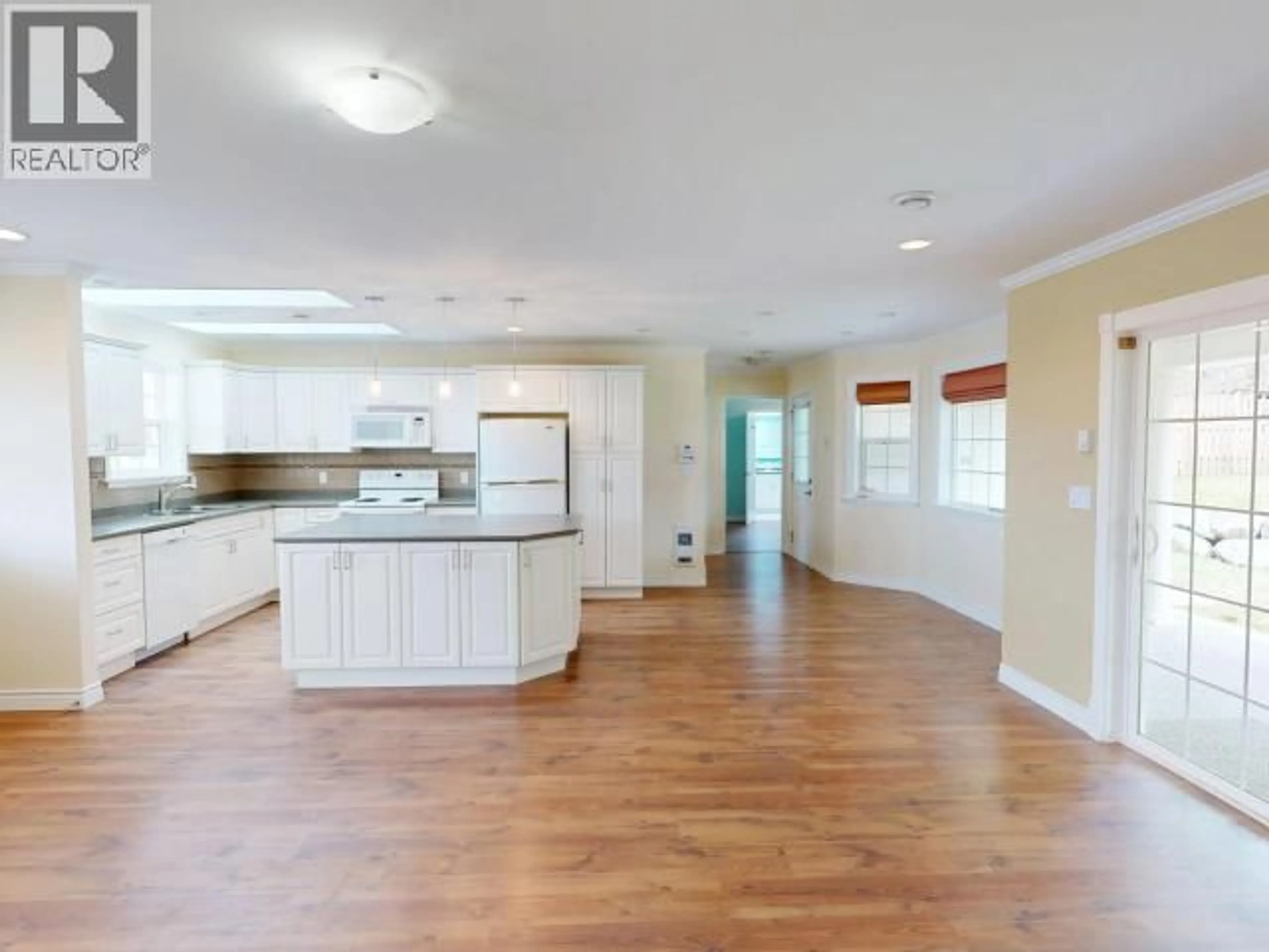 Open concept kitchen, unknown for 5640 GAUDET AVE, Powell River British Columbia V8A4B6