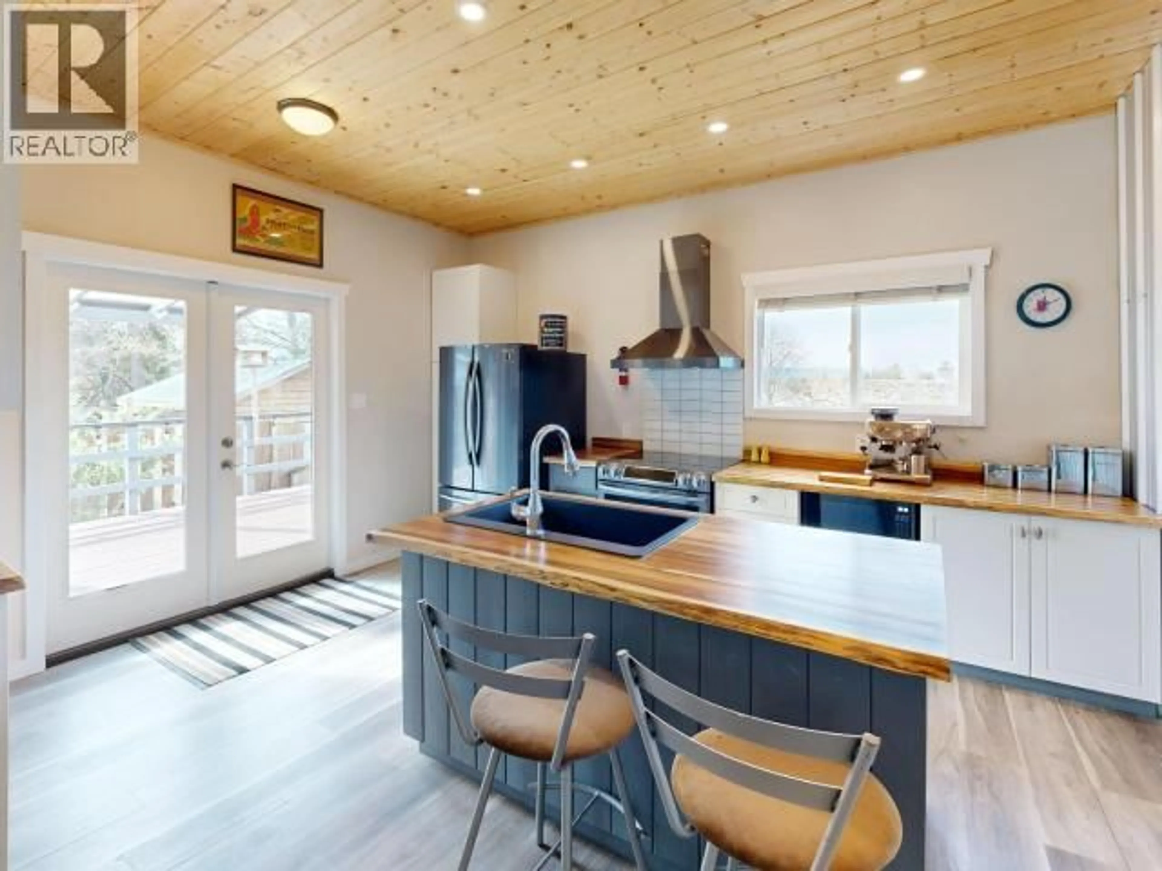 Open concept kitchen, unknown for 6152 LOIS STREET, Powell River British Columbia V8A4V1