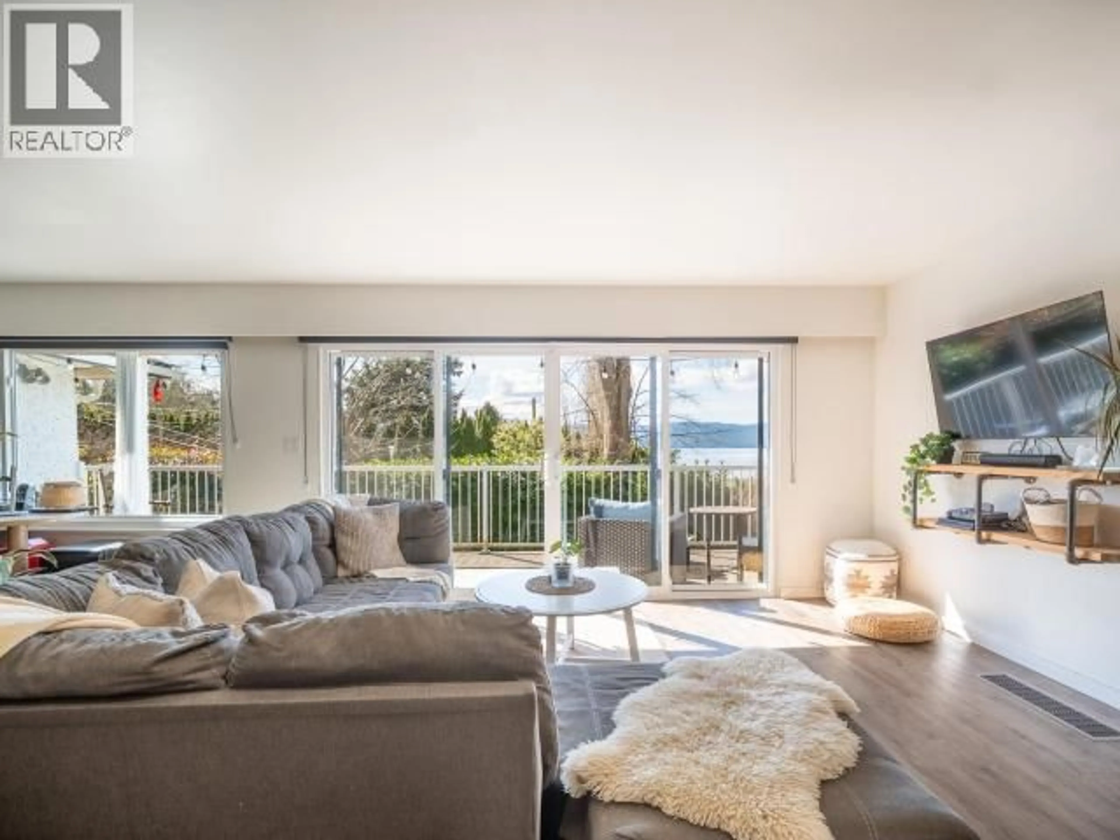 Living room with furniture, unknown for 2277 PHILLIPS ROAD, Powell River British Columbia