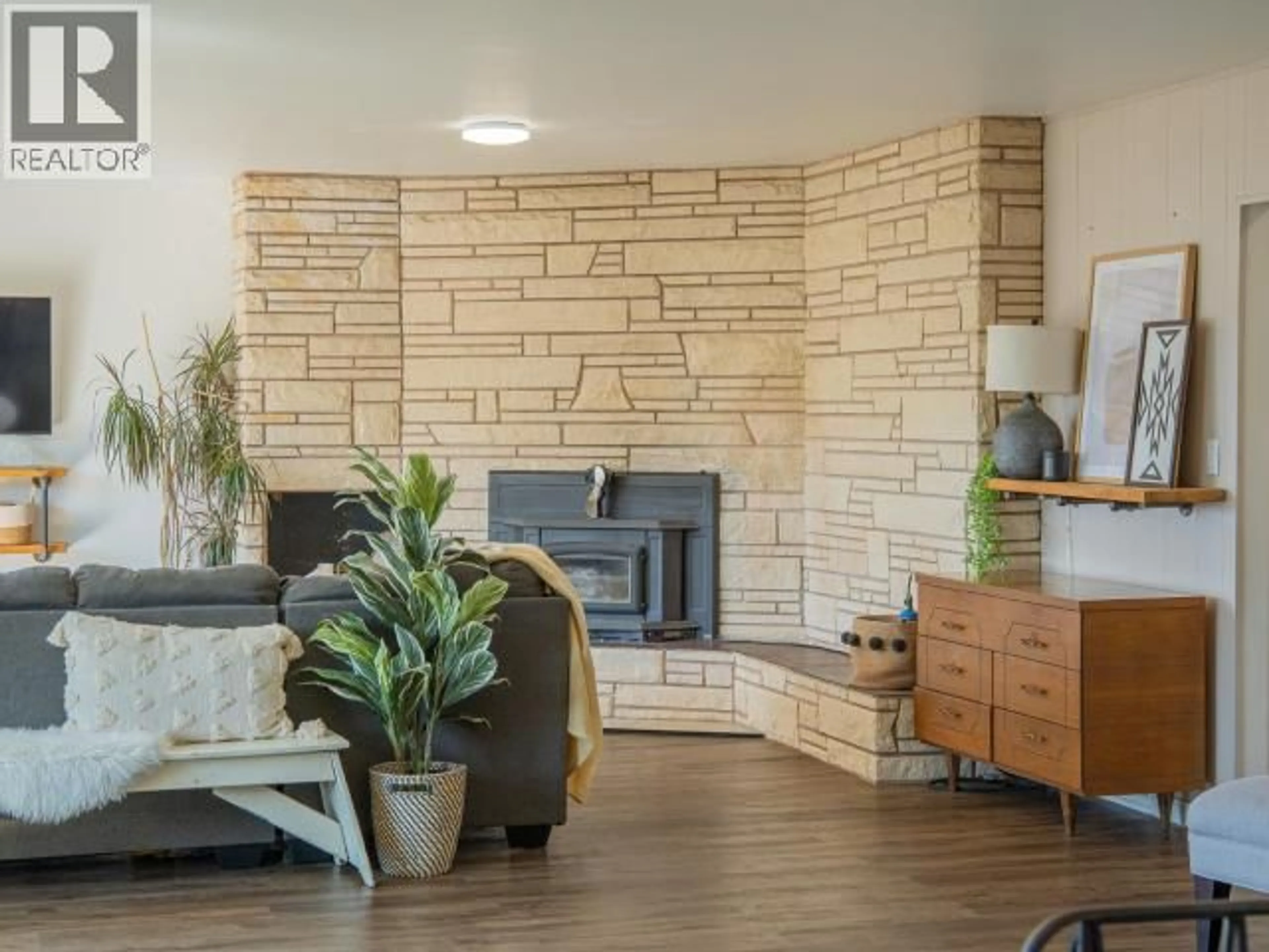 Living room with furniture, unknown for 2277 PHILLIPS ROAD, Powell River British Columbia