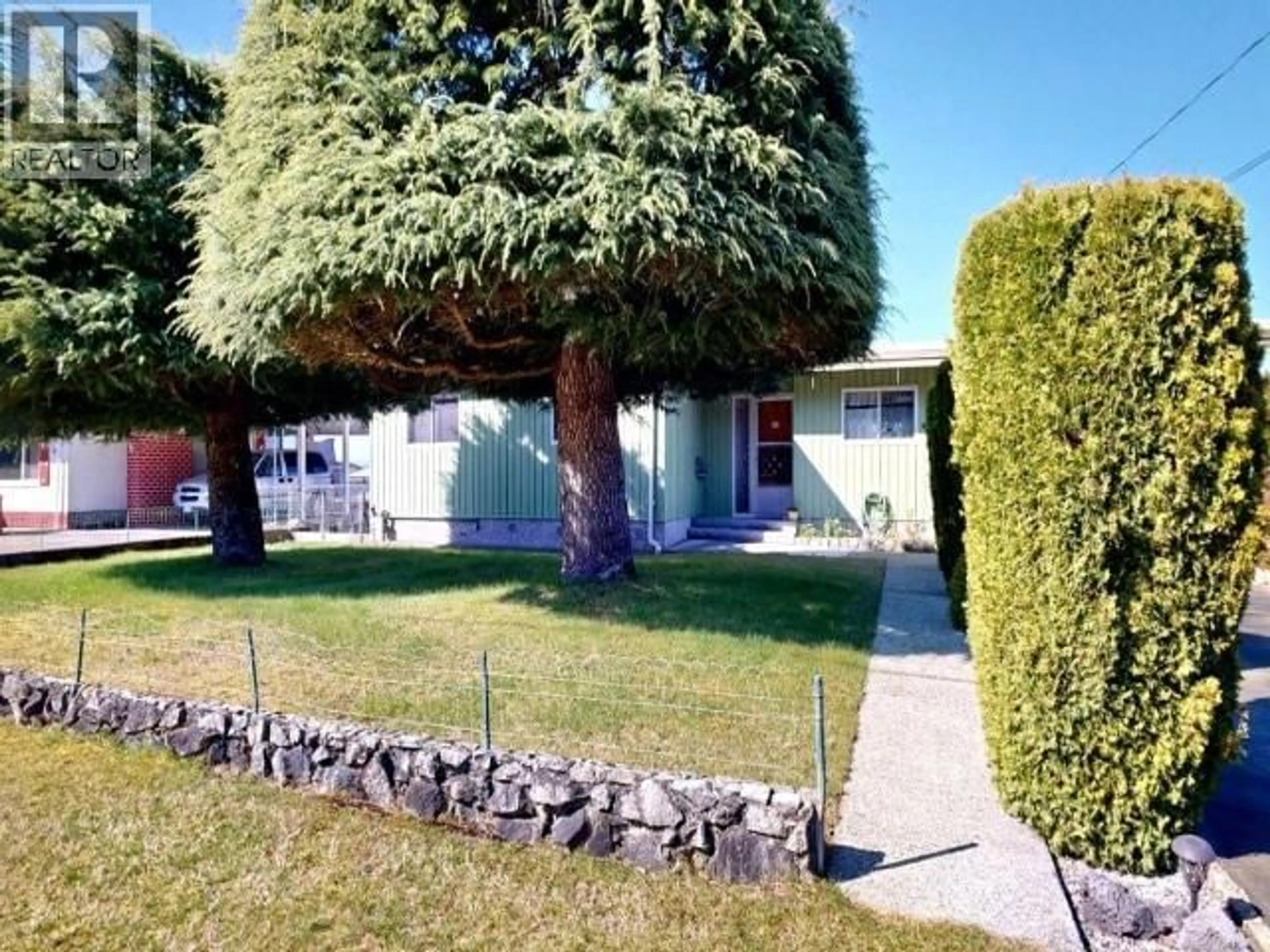 A pic from outside/outdoor area/front of a property/back of a property/a pic from drone, street for 4565 MANSON AVE, Powell River British Columbia V8A3N3