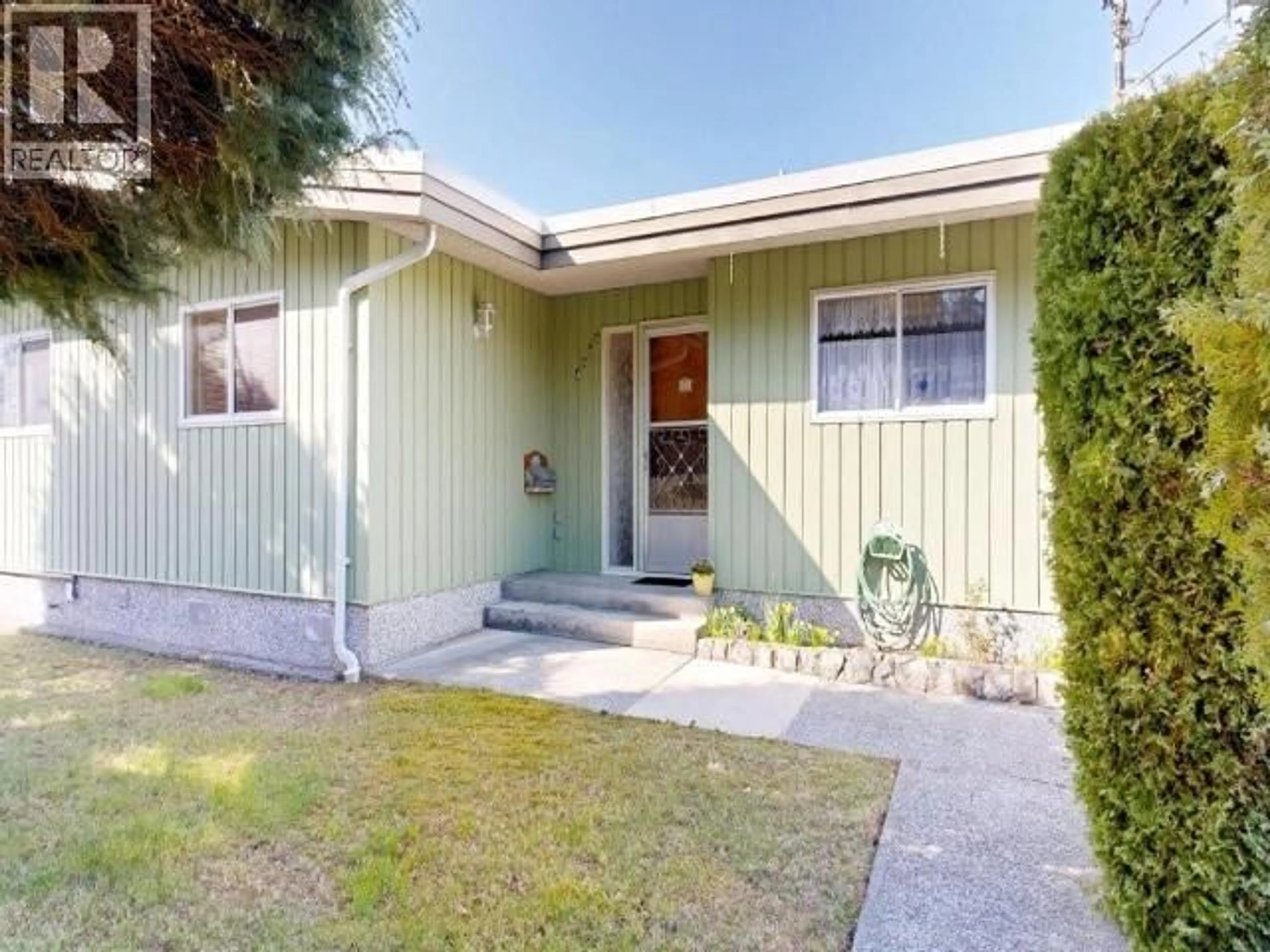 Home with vinyl exterior material, street for 4565 MANSON AVE, Powell River British Columbia V8A3N3