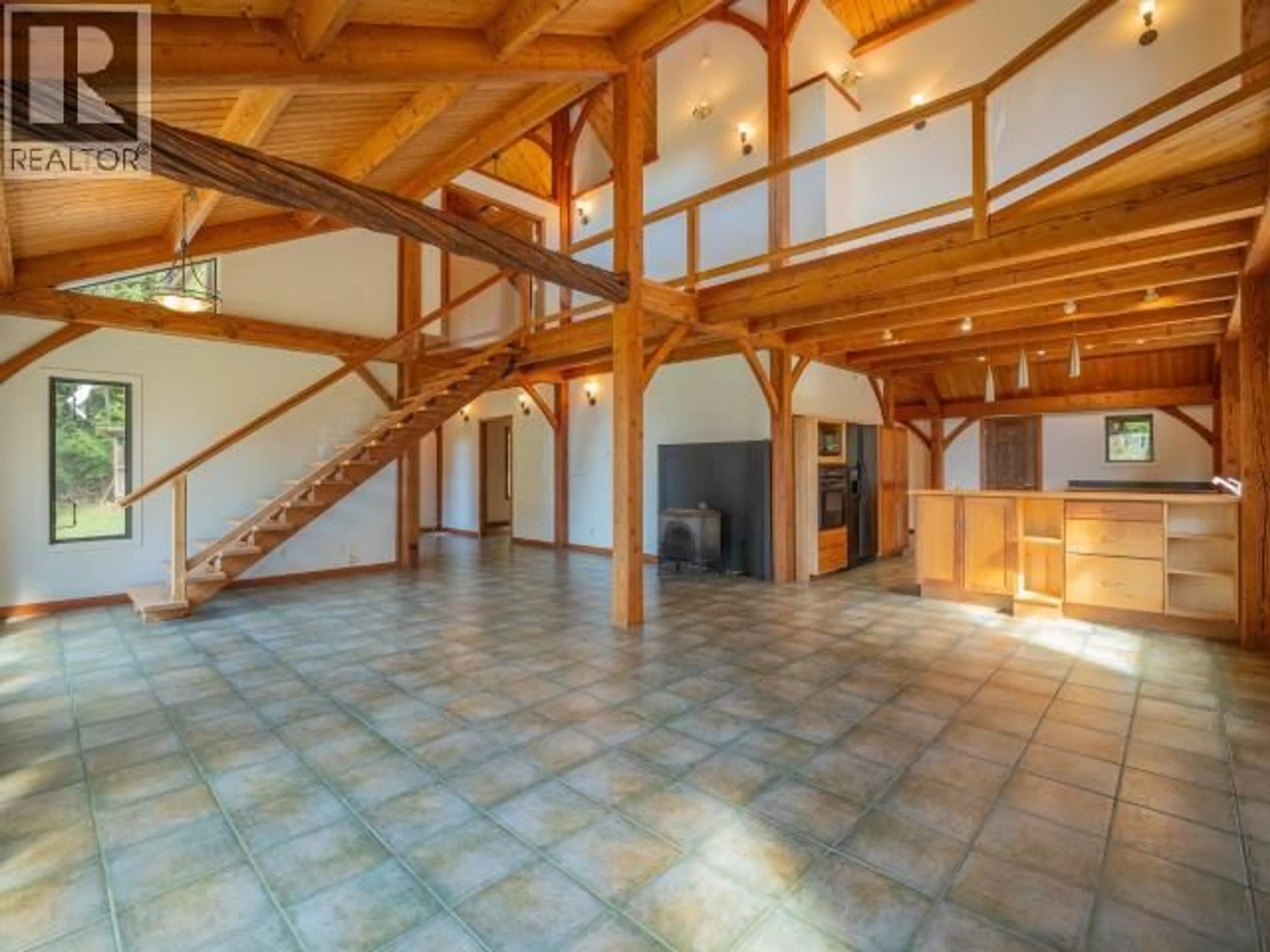 Indoor foyer for 7615 SOUTHVIEW ROAD, Powell River British Columbia V8A0C9