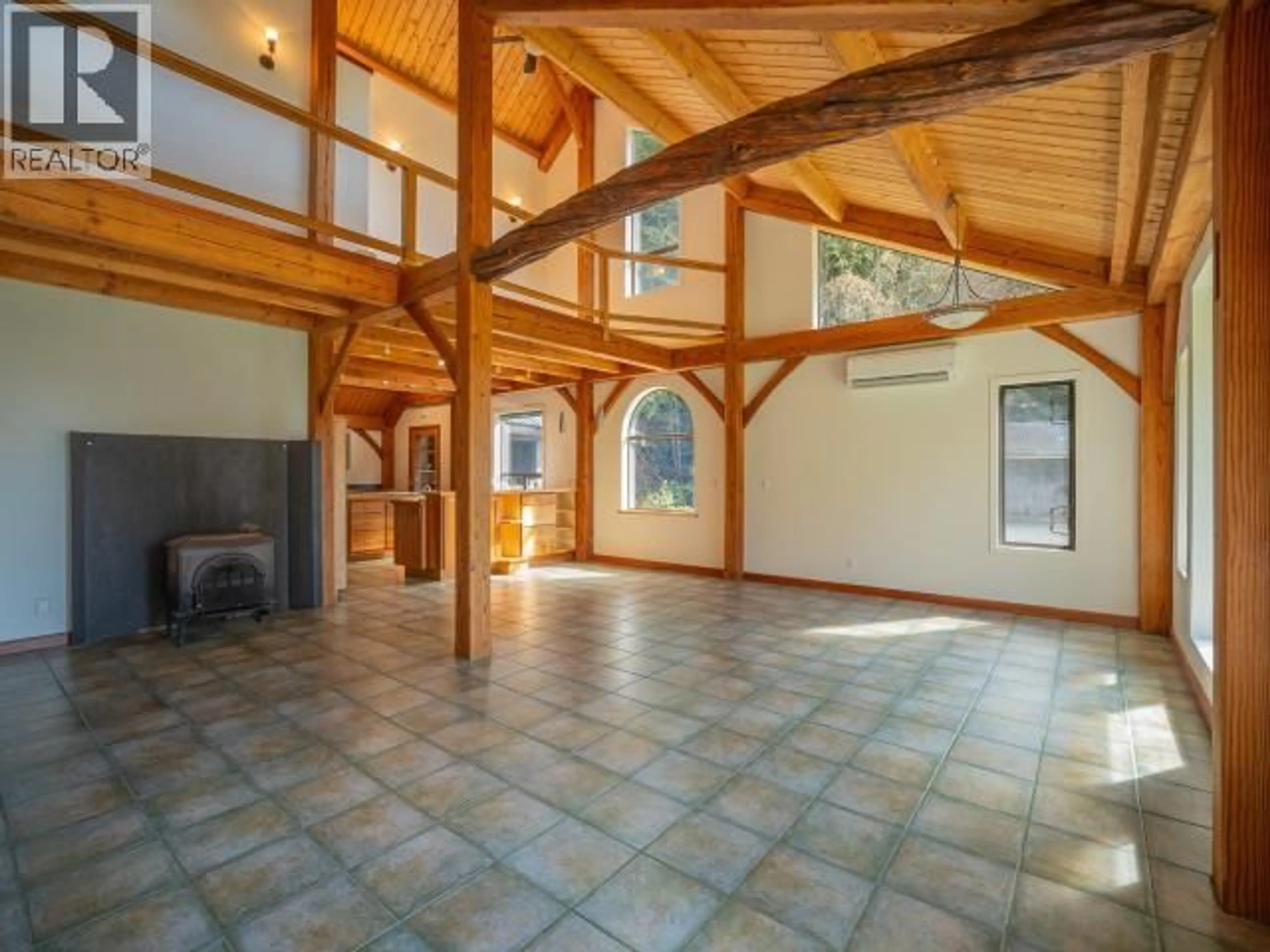 Indoor foyer for 7615 SOUTHVIEW ROAD, Powell River British Columbia V8A0C9
