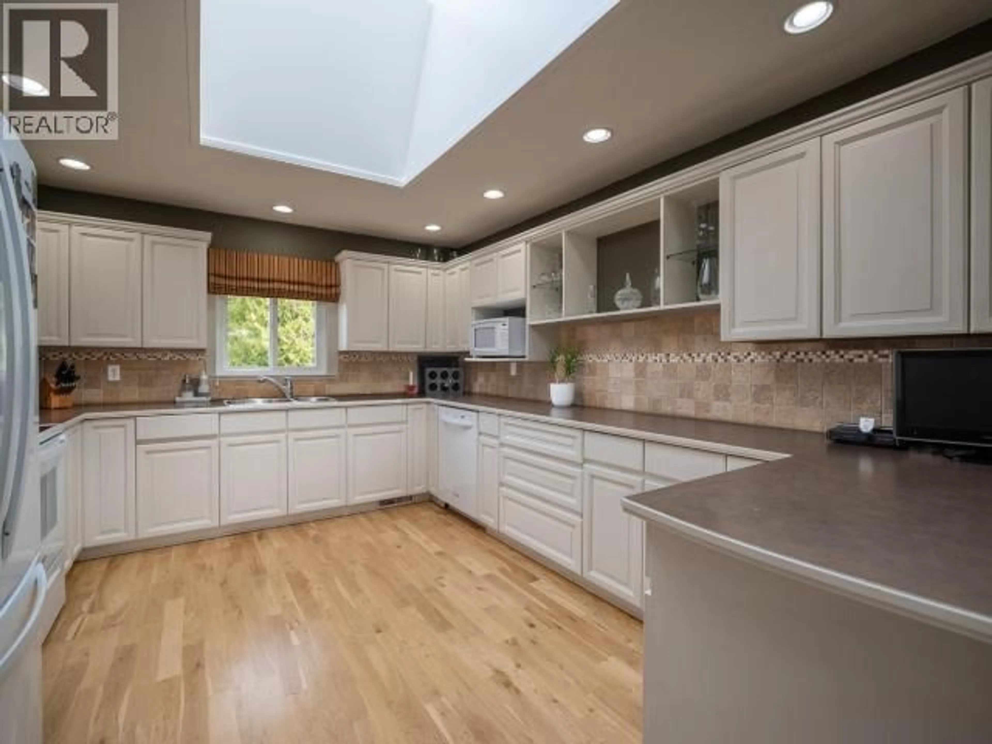 Open concept kitchen, unknown for 7423 NOOTKA STREET, Powell River British Columbia V8A0P8