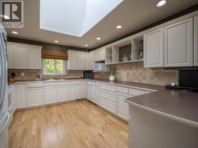 7423 NOOTKA STREET, Powell River 3