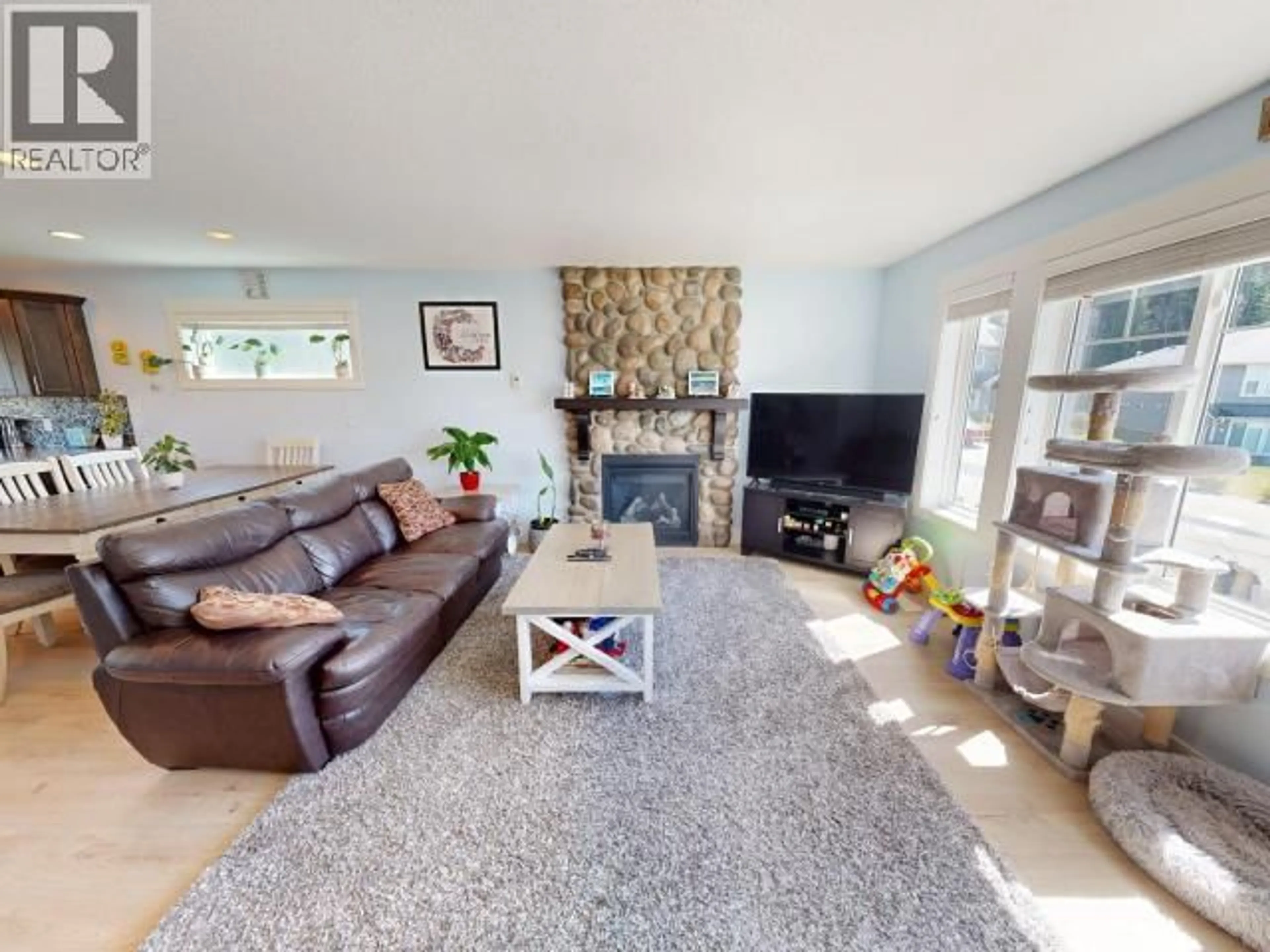 Living room with furniture, unknown for 7348 LASQUETI WAY, Powell River British Columbia