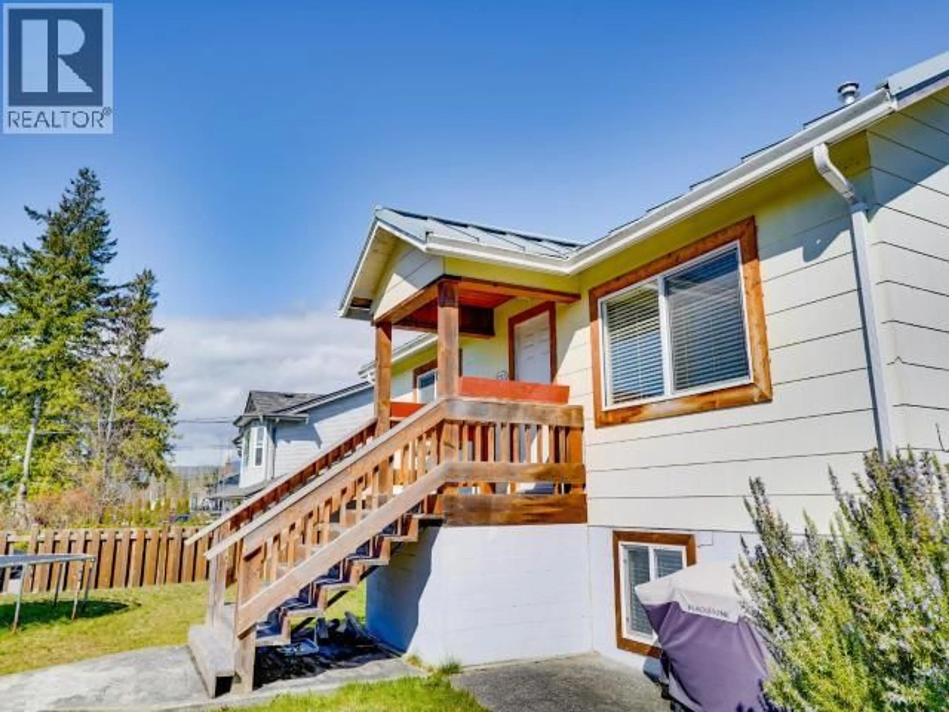 Home with vinyl exterior material, unknown for 4212 MANSON AVE, Powell River British Columbia V8A3M6