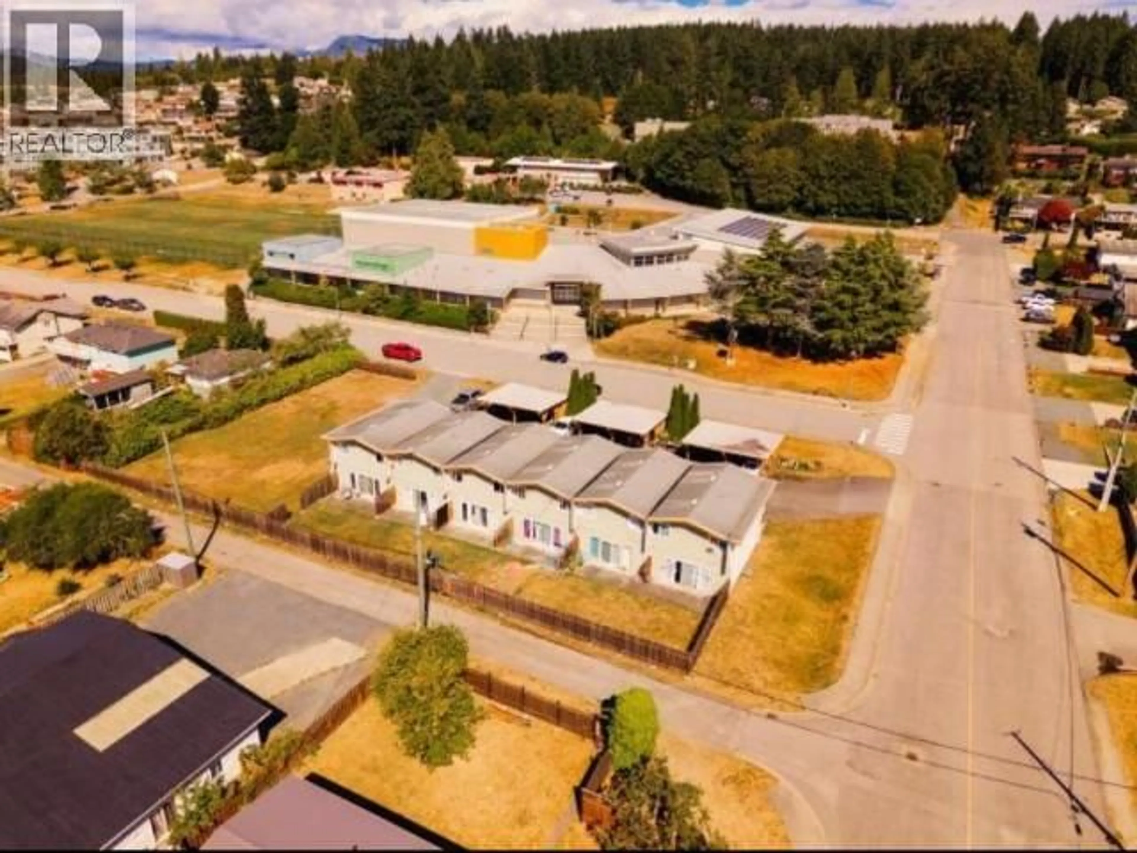 A pic from outside/outdoor area/front of a property/back of a property/a pic from drone, unknown for 3915 SELKIRK AVE, Powell River British Columbia V8A3C5