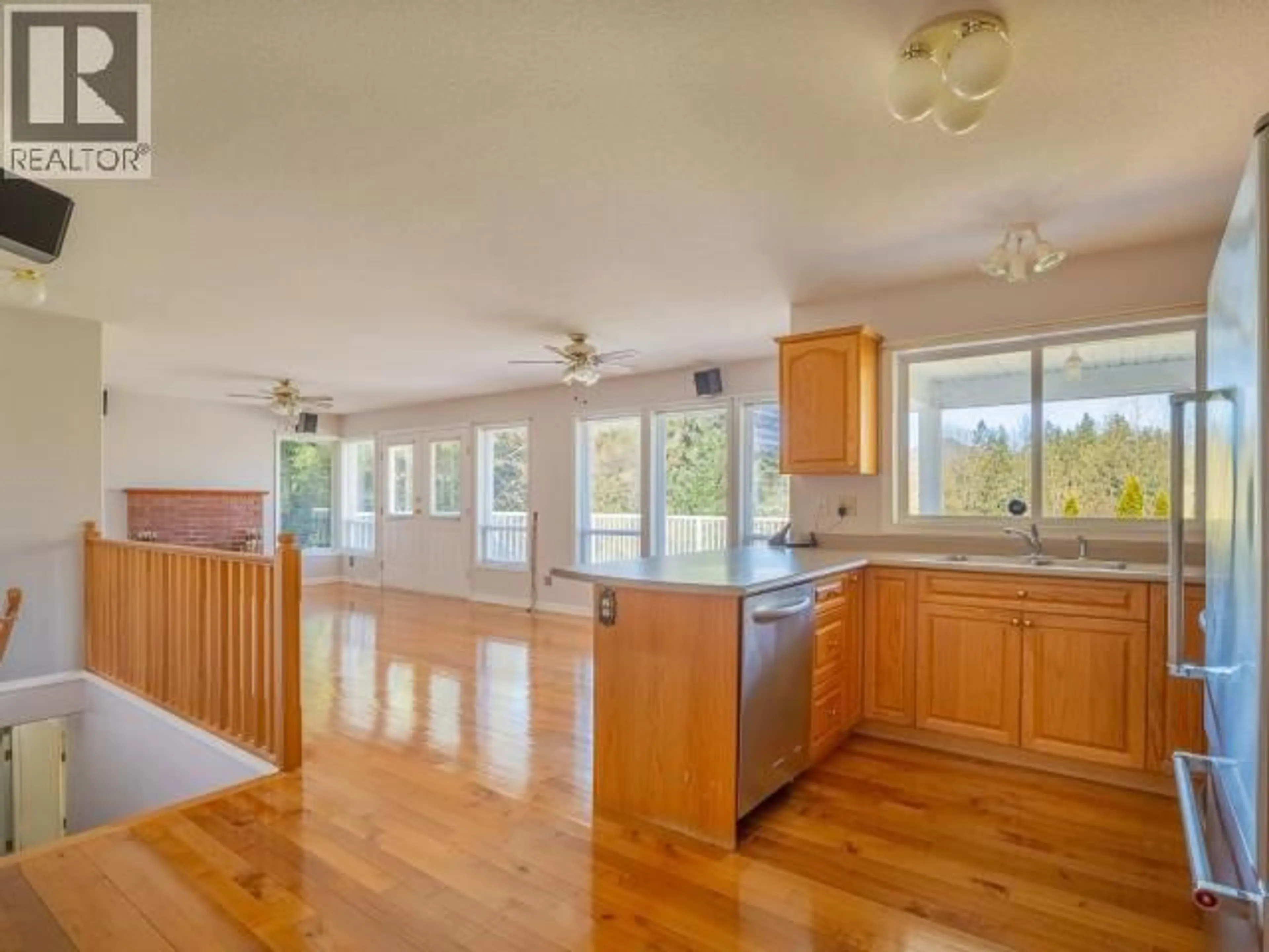 Open concept kitchen, wood/laminate floor for 5900 WADDINGTON AVE, Powell River British Columbia