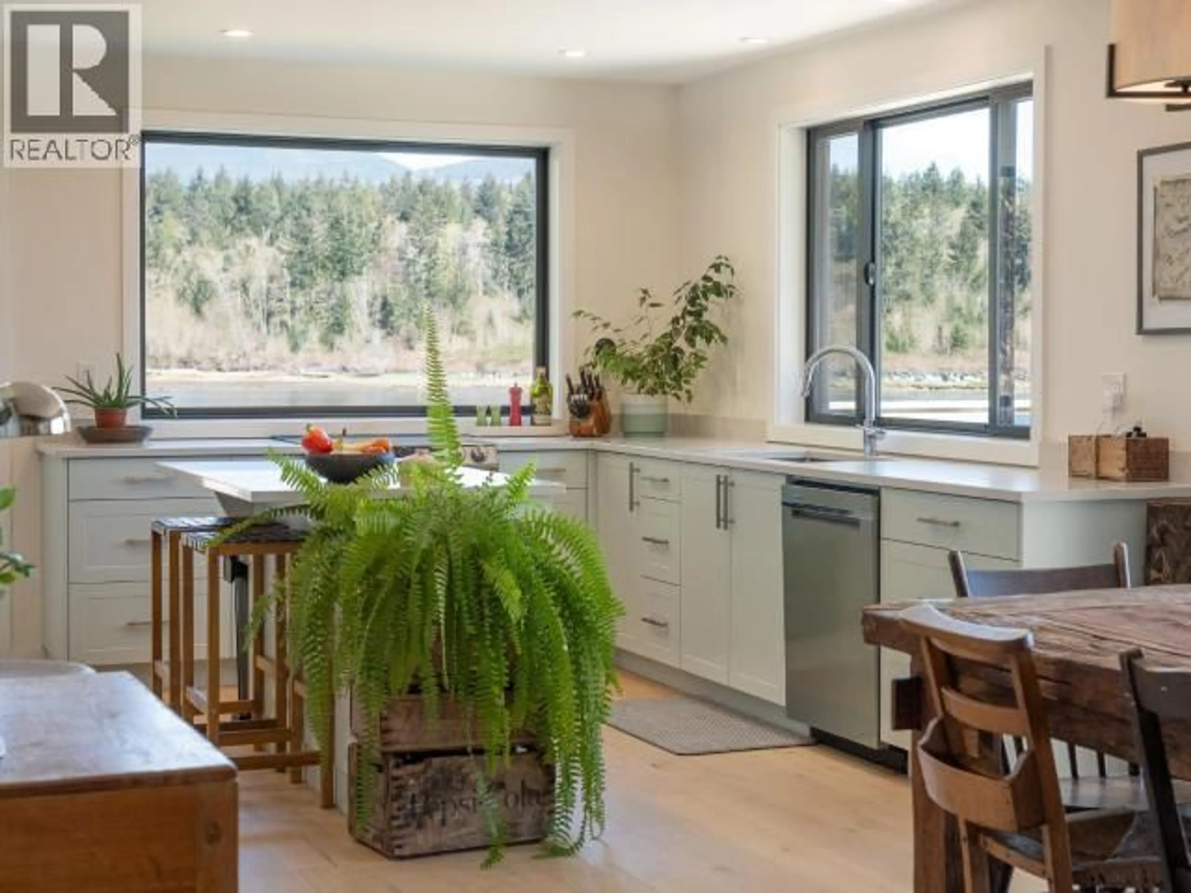 Contemporary kitchen, unknown for 2084 MAHOOD ROAD, Powell River British Columbia V8A0L3
