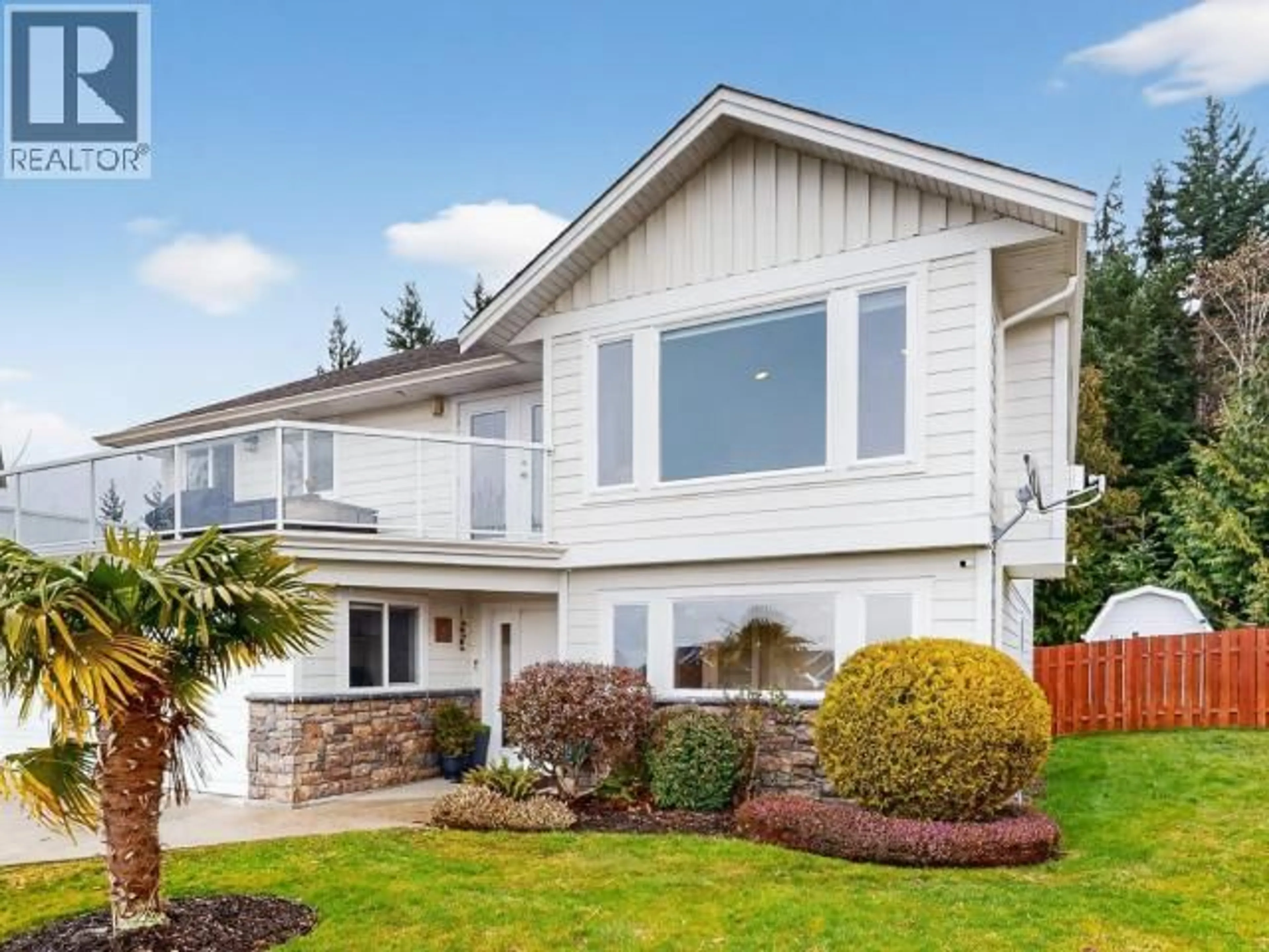 Home with vinyl exterior material, unknown for 3488 MACKENZIE AVE, Powell River British Columbia V8A5G2