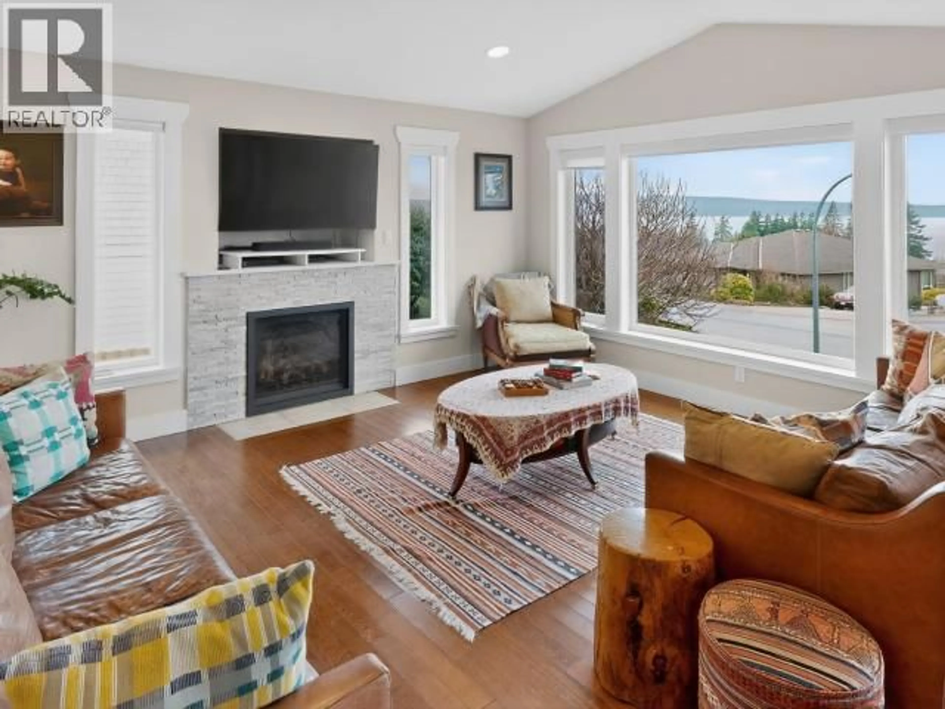 Living room with furniture, unknown for 3488 MACKENZIE AVE, Powell River British Columbia V8A5G2