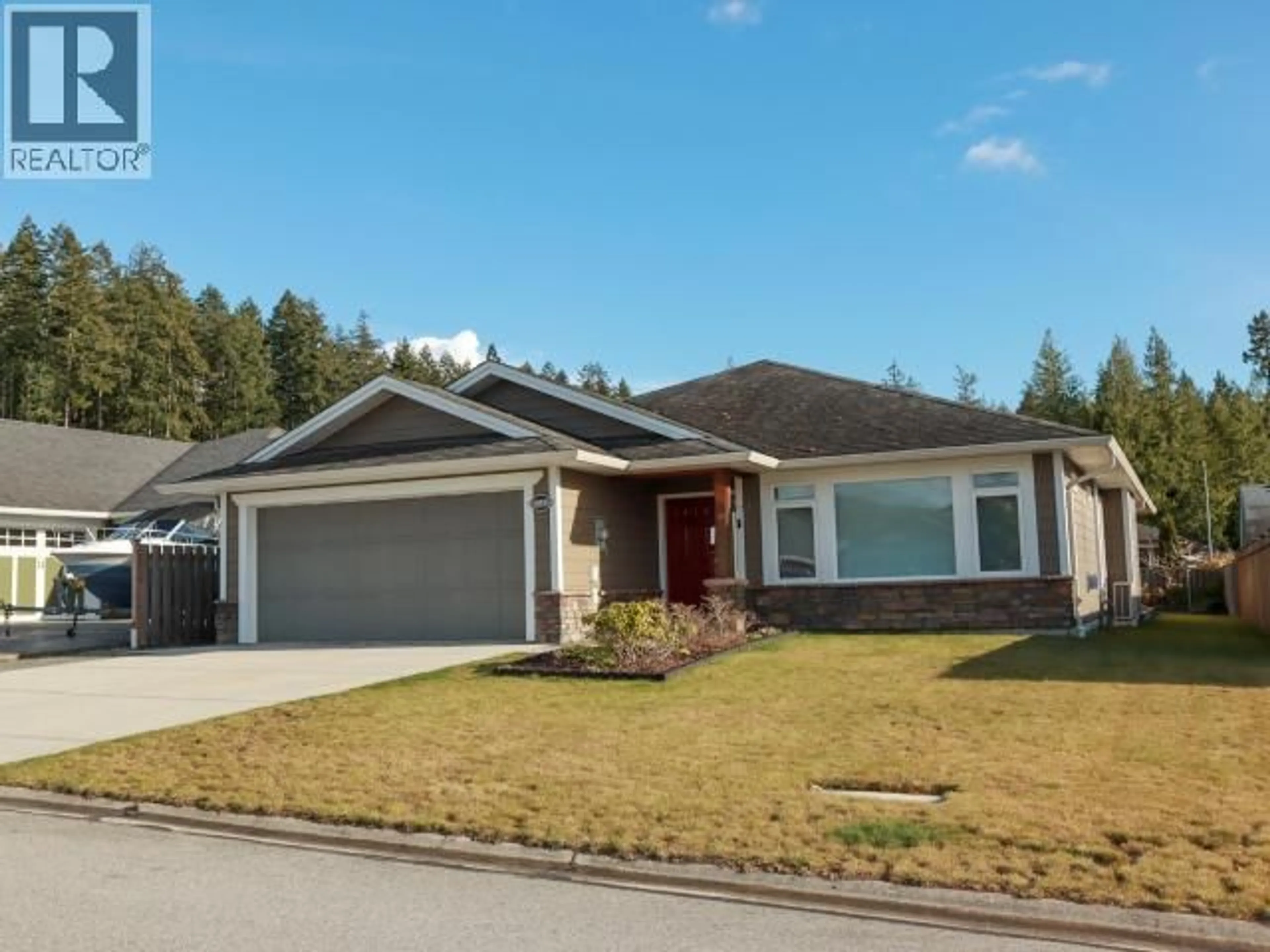 Home with vinyl exterior material, street for 7358 GLACIER STREET, Powell River British Columbia V8A5V2