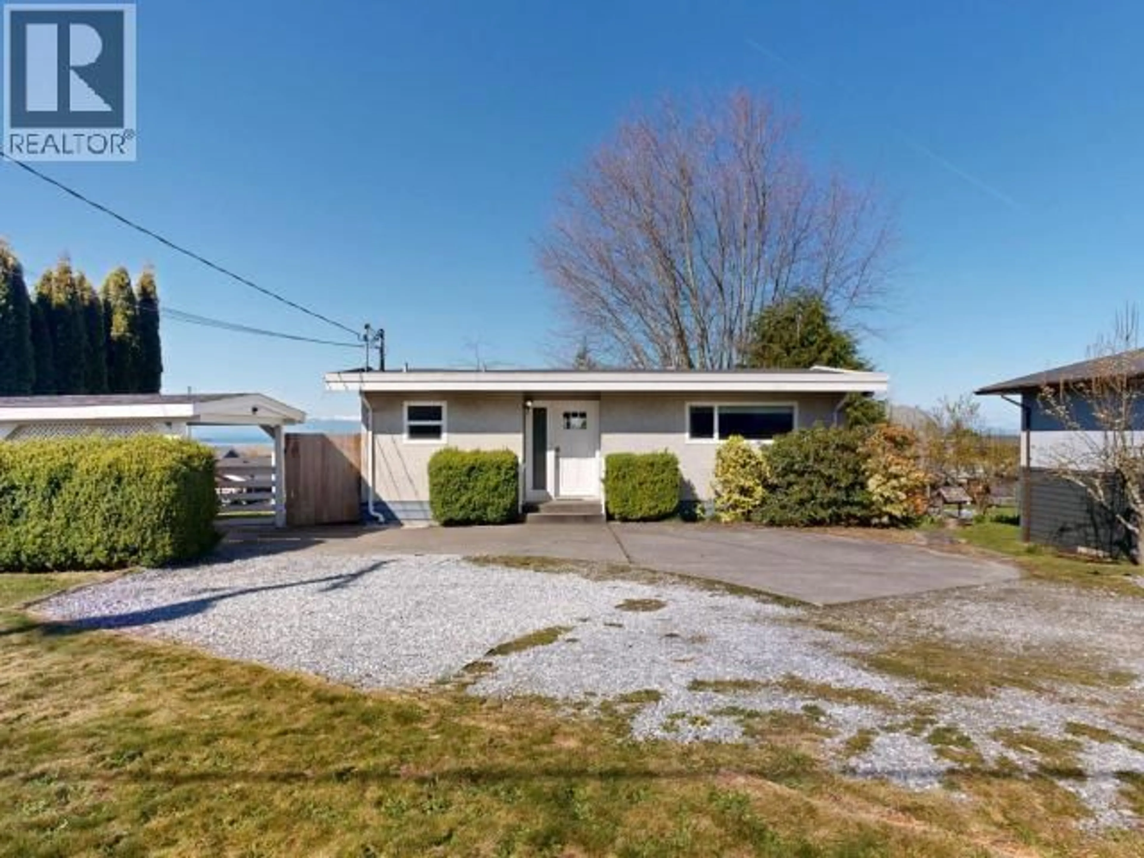 A pic from outside/outdoor area/front of a property/back of a property/a pic from drone, street for 4525 MANSON AVE, Powell River British Columbia V8A3N3