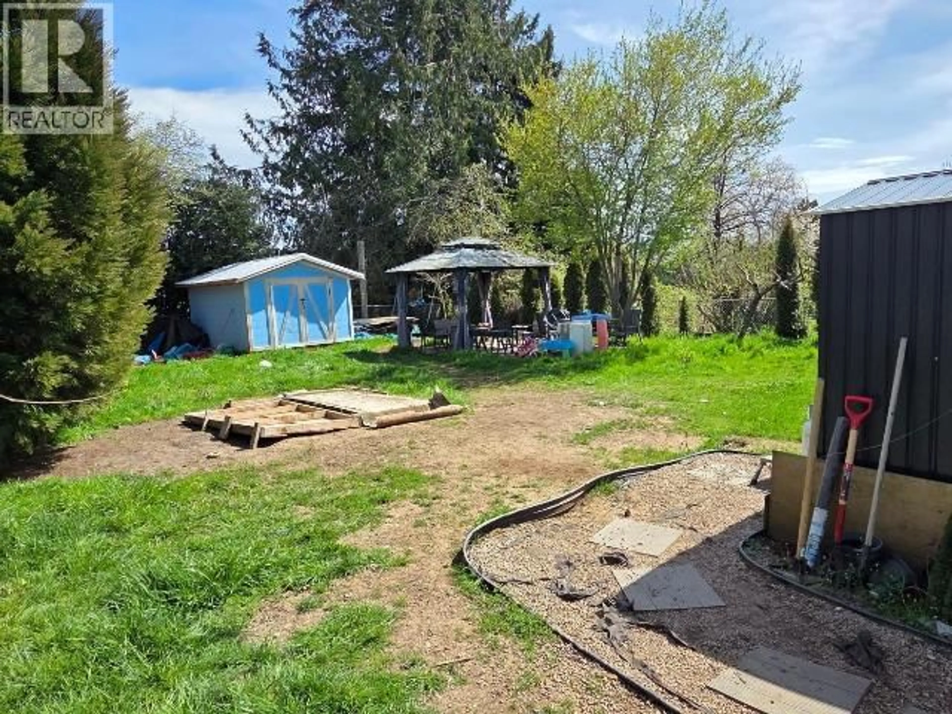 A pic from outside/outdoor area/front of a property/back of a property/a pic from drone, unknown for 4478 MICHIGAN AVE, Powell River British Columbia V8A2S5