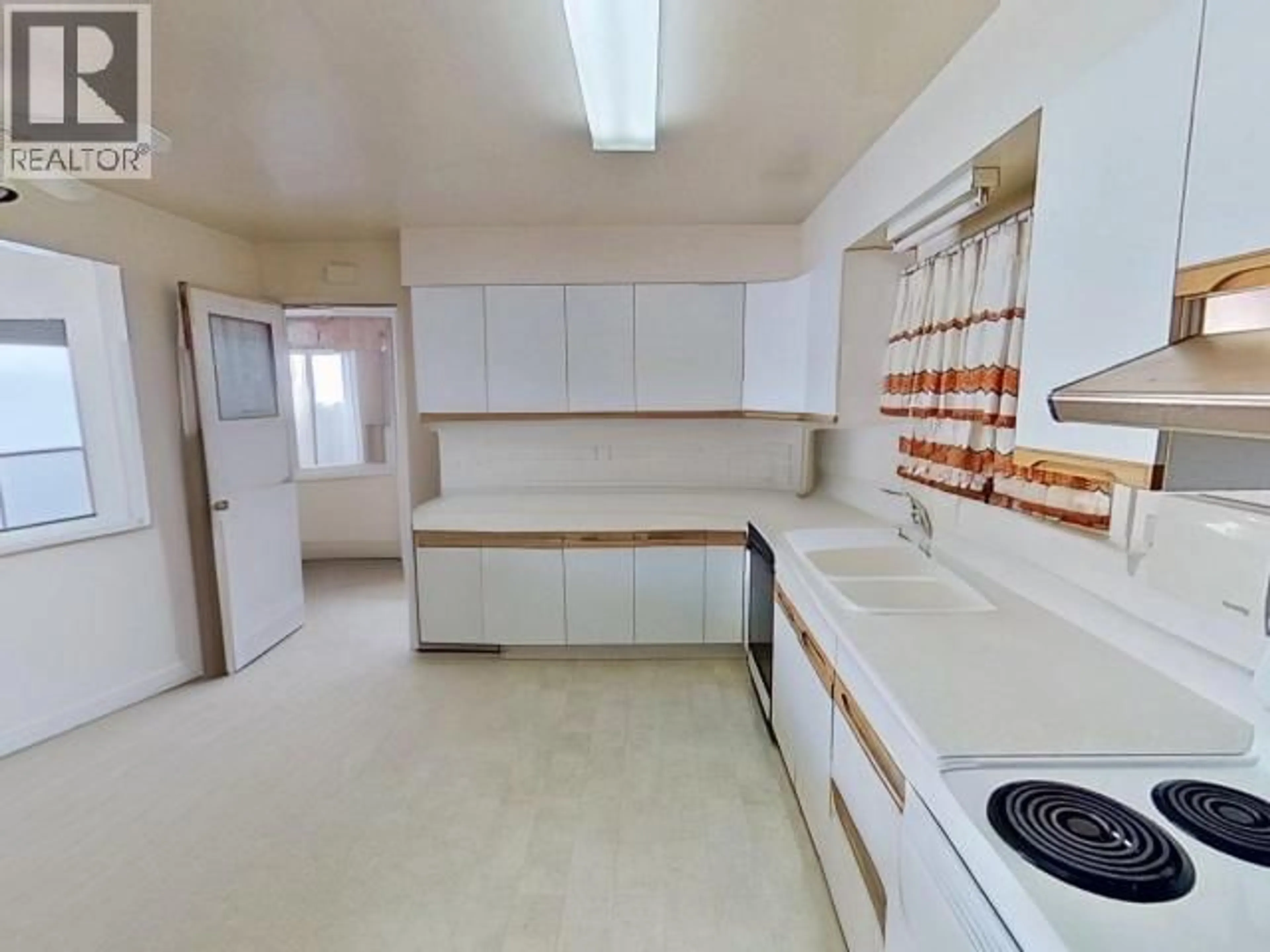 Kitchen with laundary machines, unknown for 2617 SMELTER AVE, Texada Island British Columbia V0N3K0