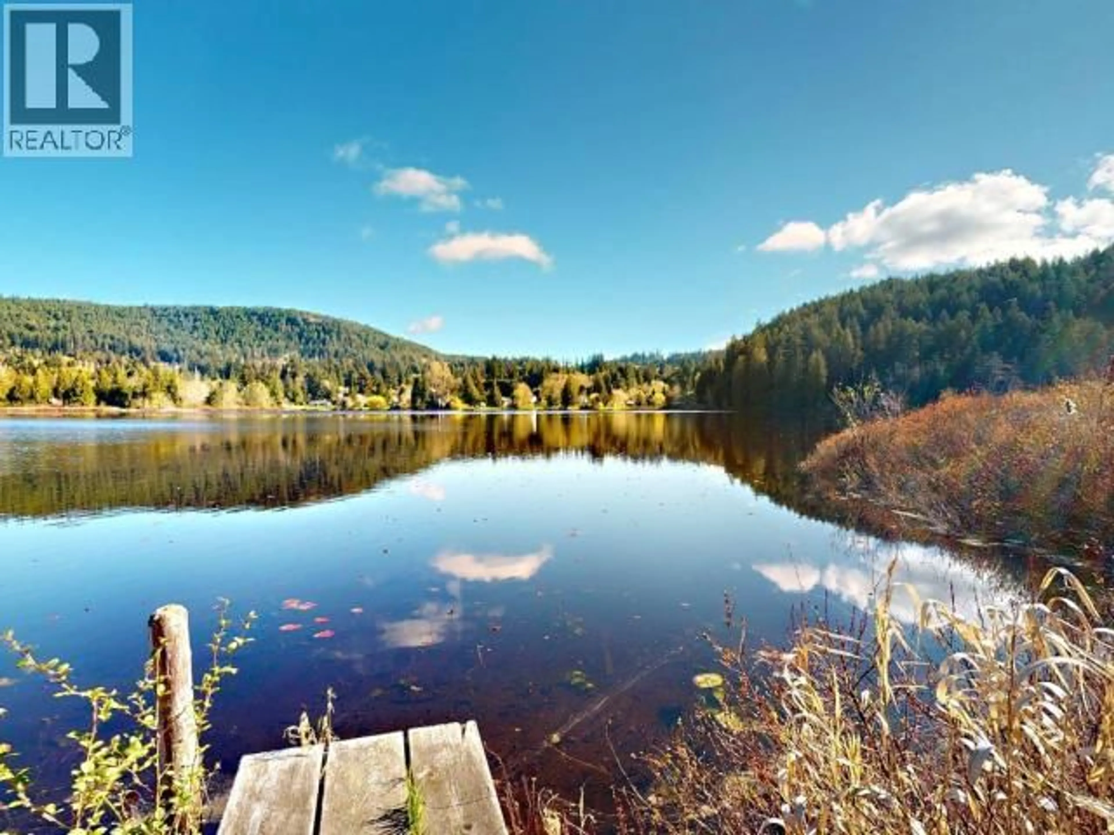 A pic from outside/outdoor area/front of a property/back of a property/a pic from drone, water/lake/river/ocean view for 5394 MANSON AVE, Powell River British Columbia V8A3P4