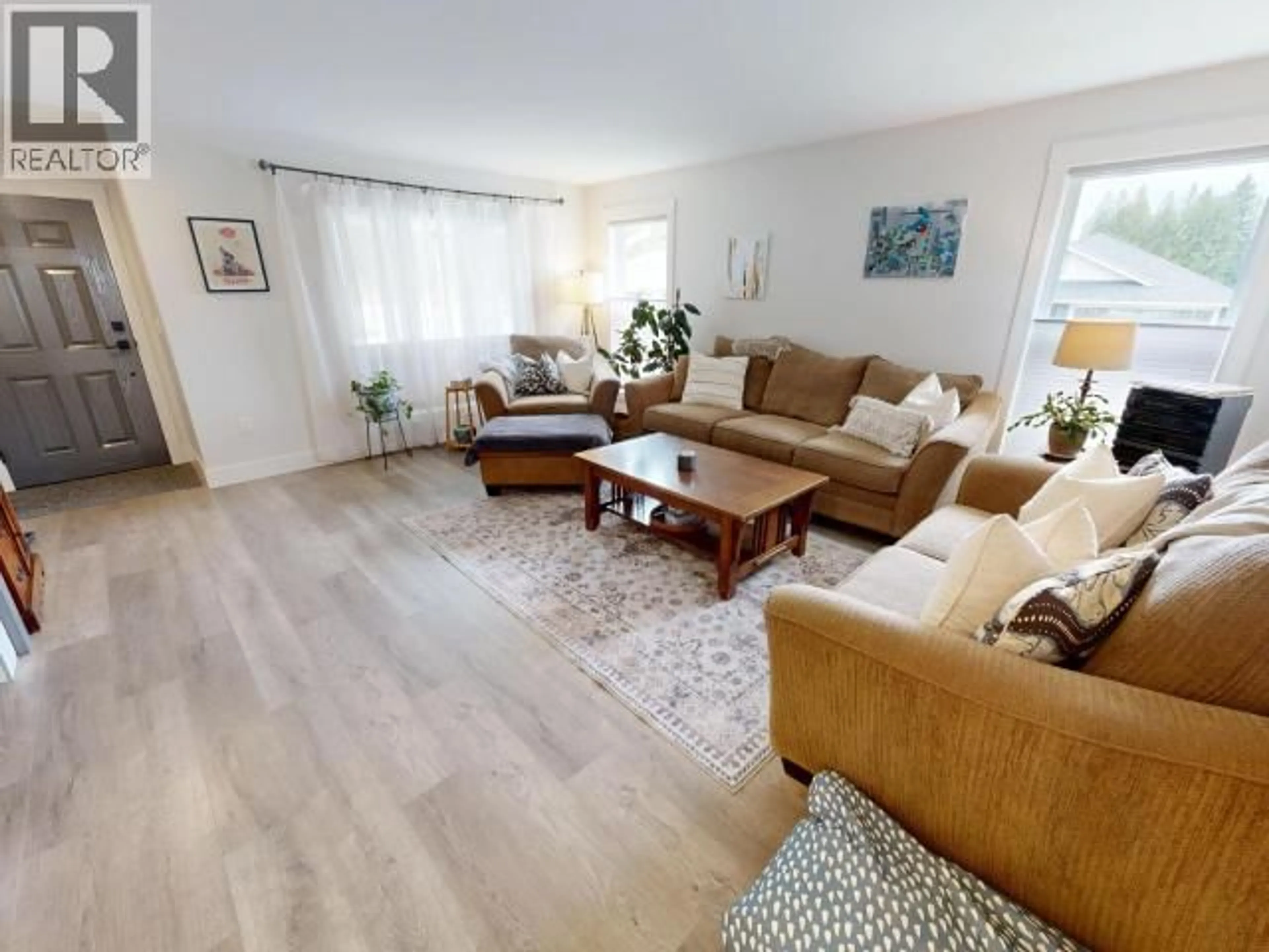 Living room with furniture, wood/laminate floor for 7339 LAZO STREET, Powell River British Columbia