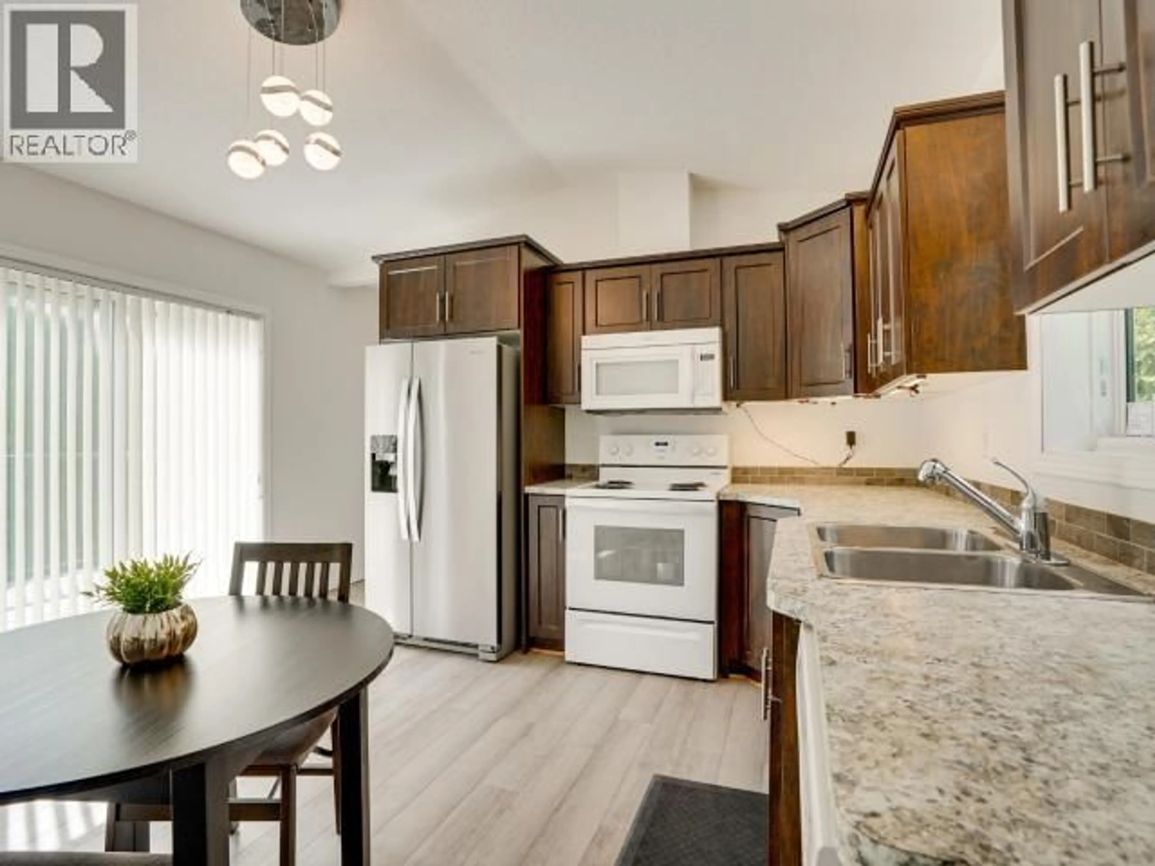 Open concept kitchen, unknown for 104 - 8430 SPRINGBROOK ROAD, Powell River British Columbia V8A0S3