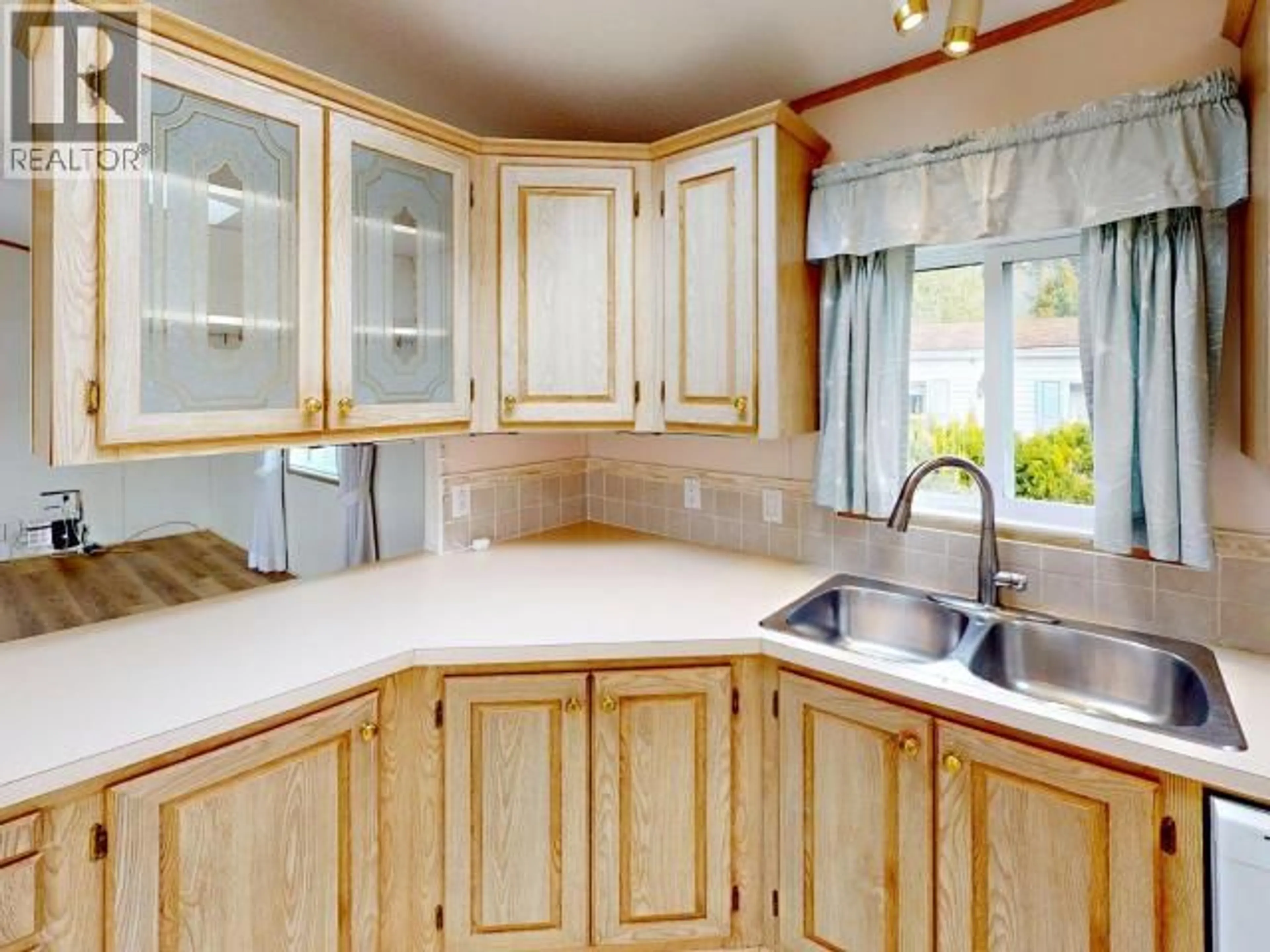Standard kitchen, unknown for 204 - 7575 DUNCAN STREET, Powell River British Columbia V8A5L1