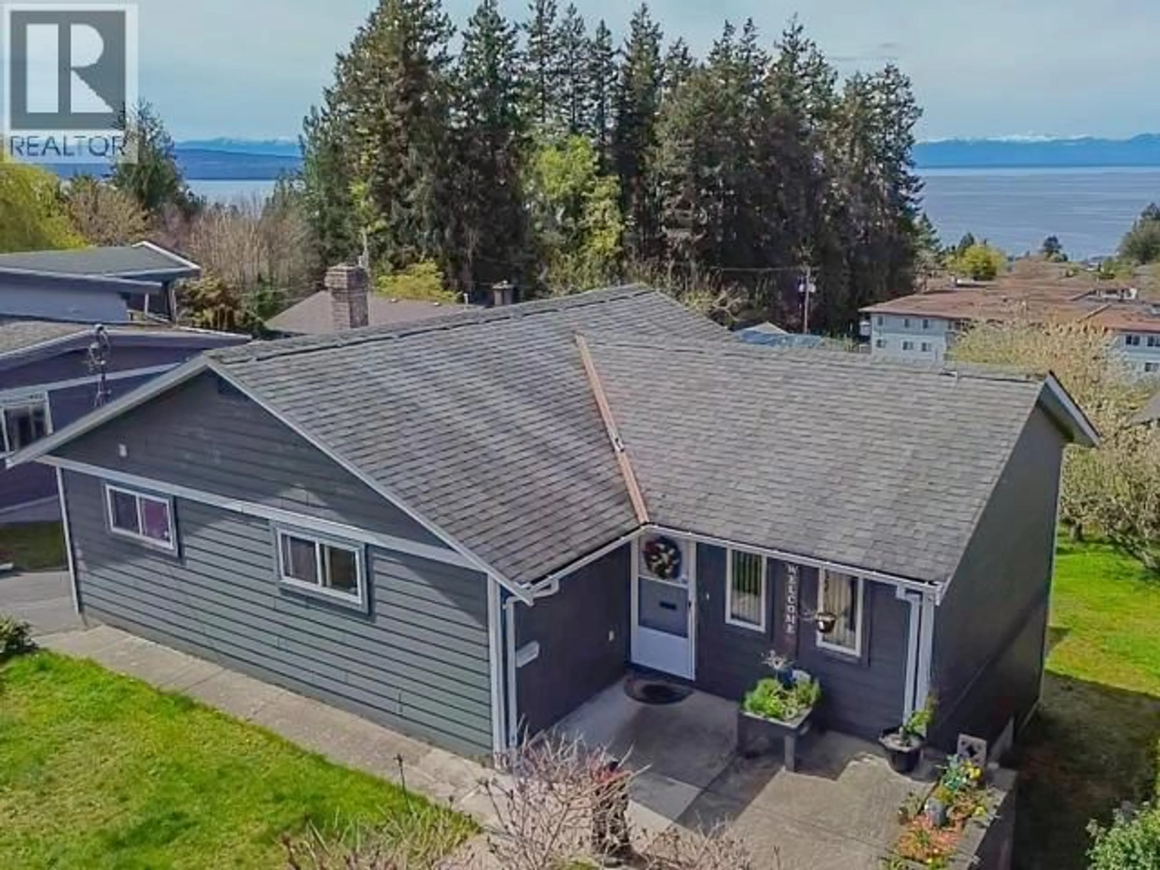 A pic from outside/outdoor area/front of a property/back of a property/a pic from drone, water/lake/river/ocean view for 4263 ONTARIO AVE, Powell River British Columbia V8A5A9