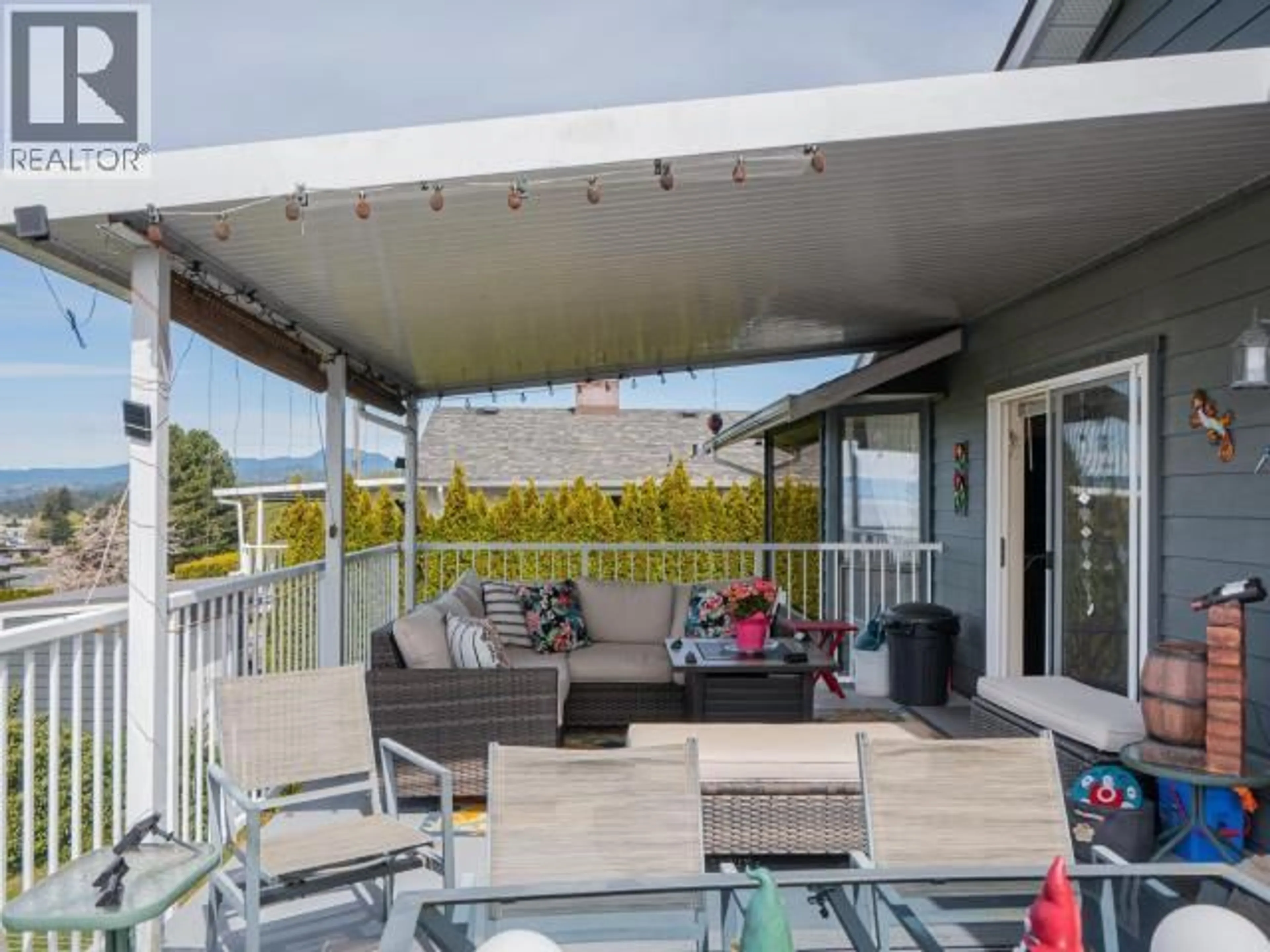 Patio, unknown for 4263 ONTARIO AVE, Powell River British Columbia V8A5A9