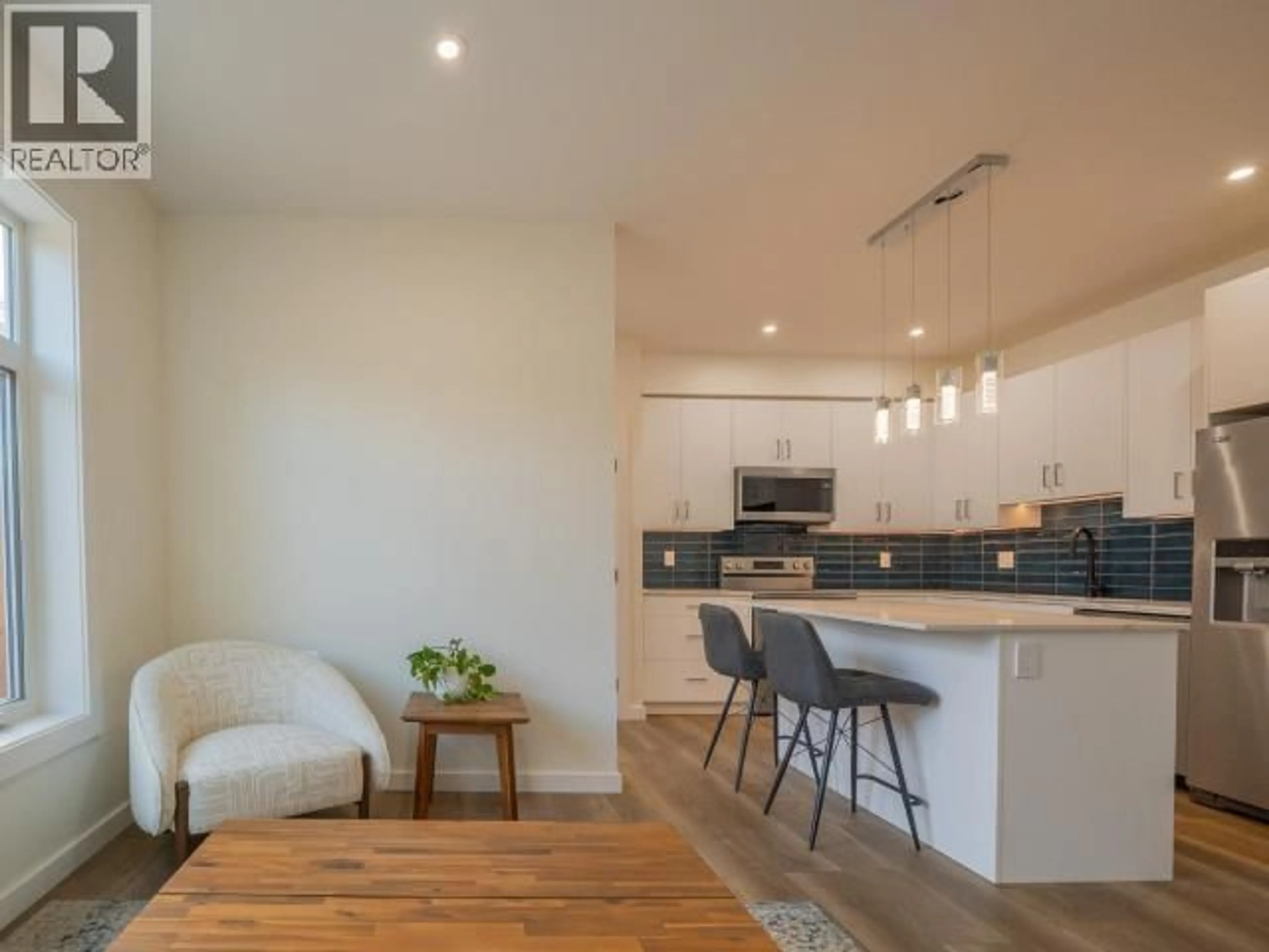 Open concept kitchen, wood/laminate floor for 102 - 5191 MANSON AVE, Powell River British Columbia V8A3P2