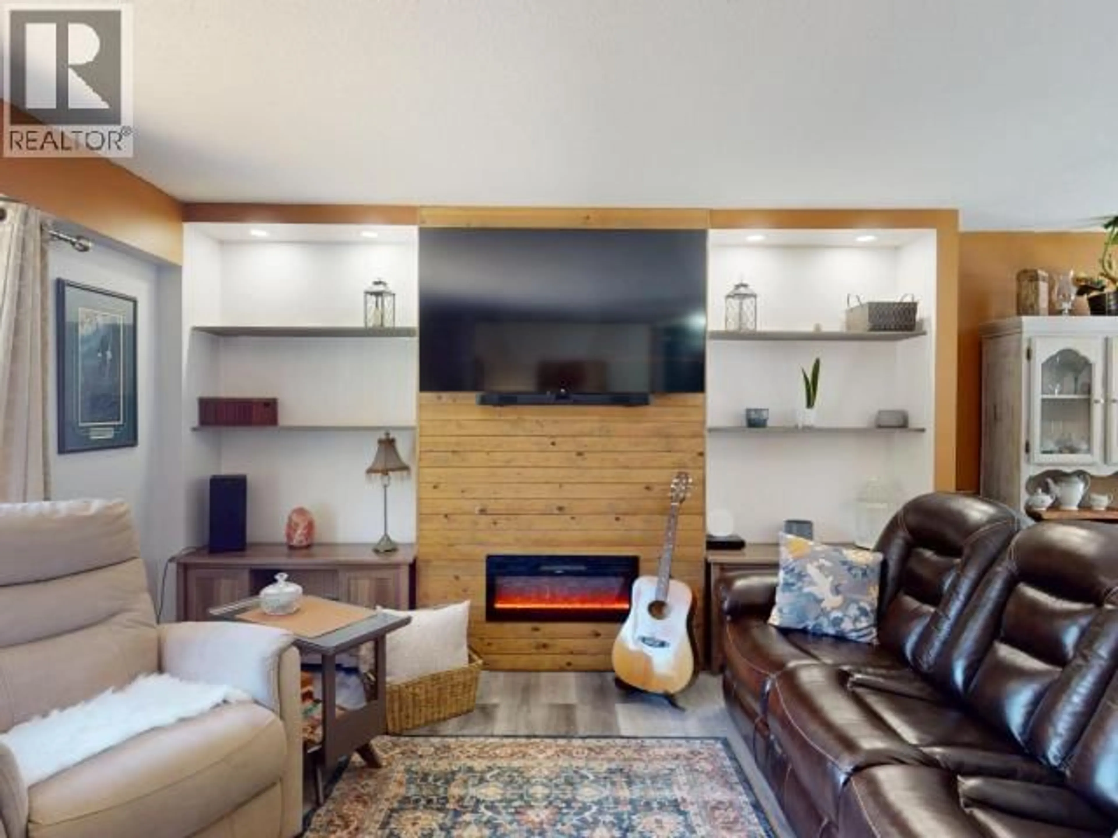 Living room with furniture, wood/laminate floor for 4859 BOWNESS AVE, Powell River British Columbia V8A3S6