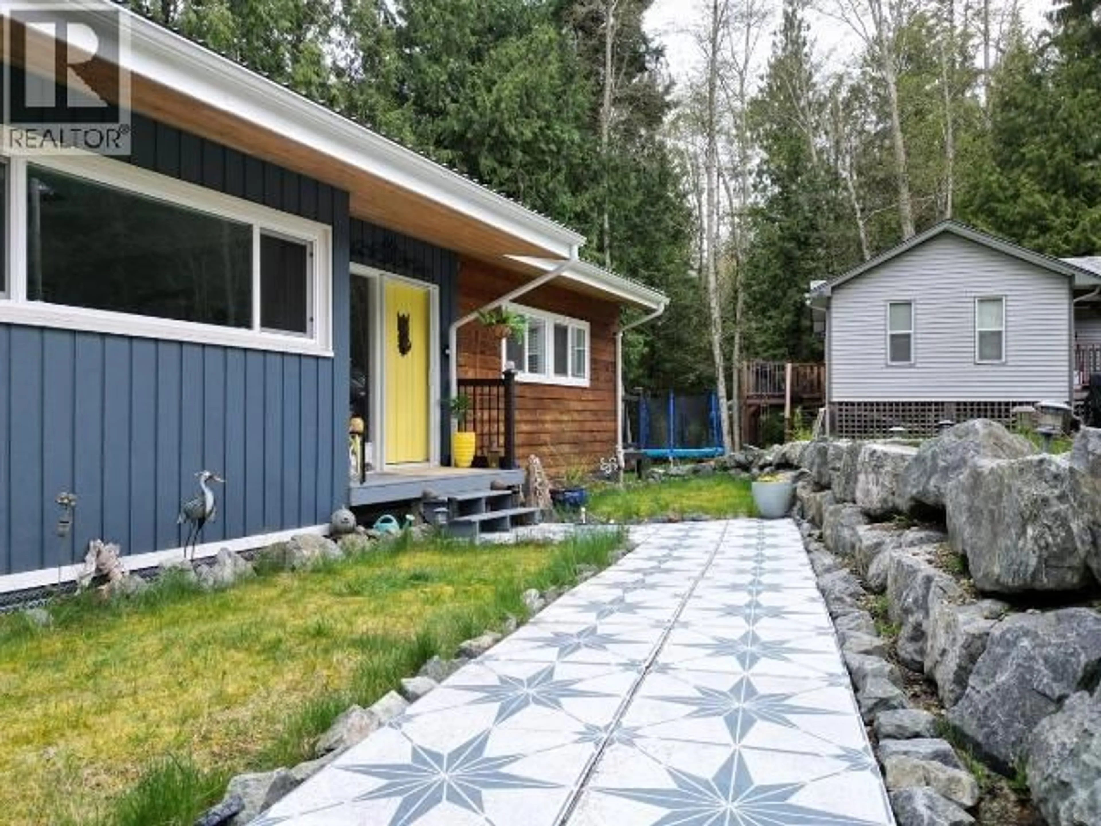 Home with vinyl exterior material, street for 8013 CENTENNIAL DRIVE, Powell River British Columbia V8A0S4