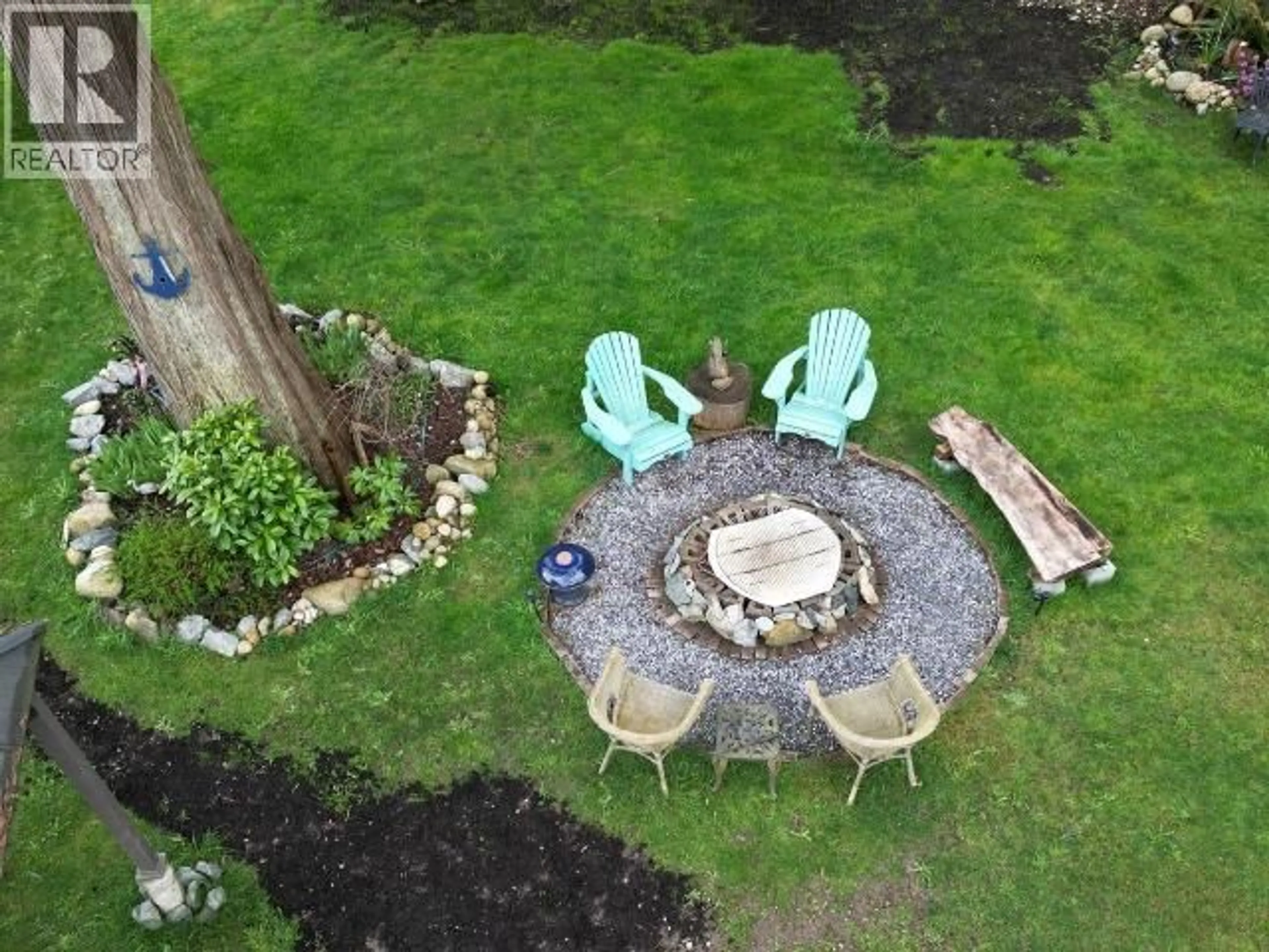 A pic from outside/outdoor area/front of a property/back of a property/a pic from drone, unknown for 8013 CENTENNIAL DRIVE, Powell River British Columbia V8A0S4