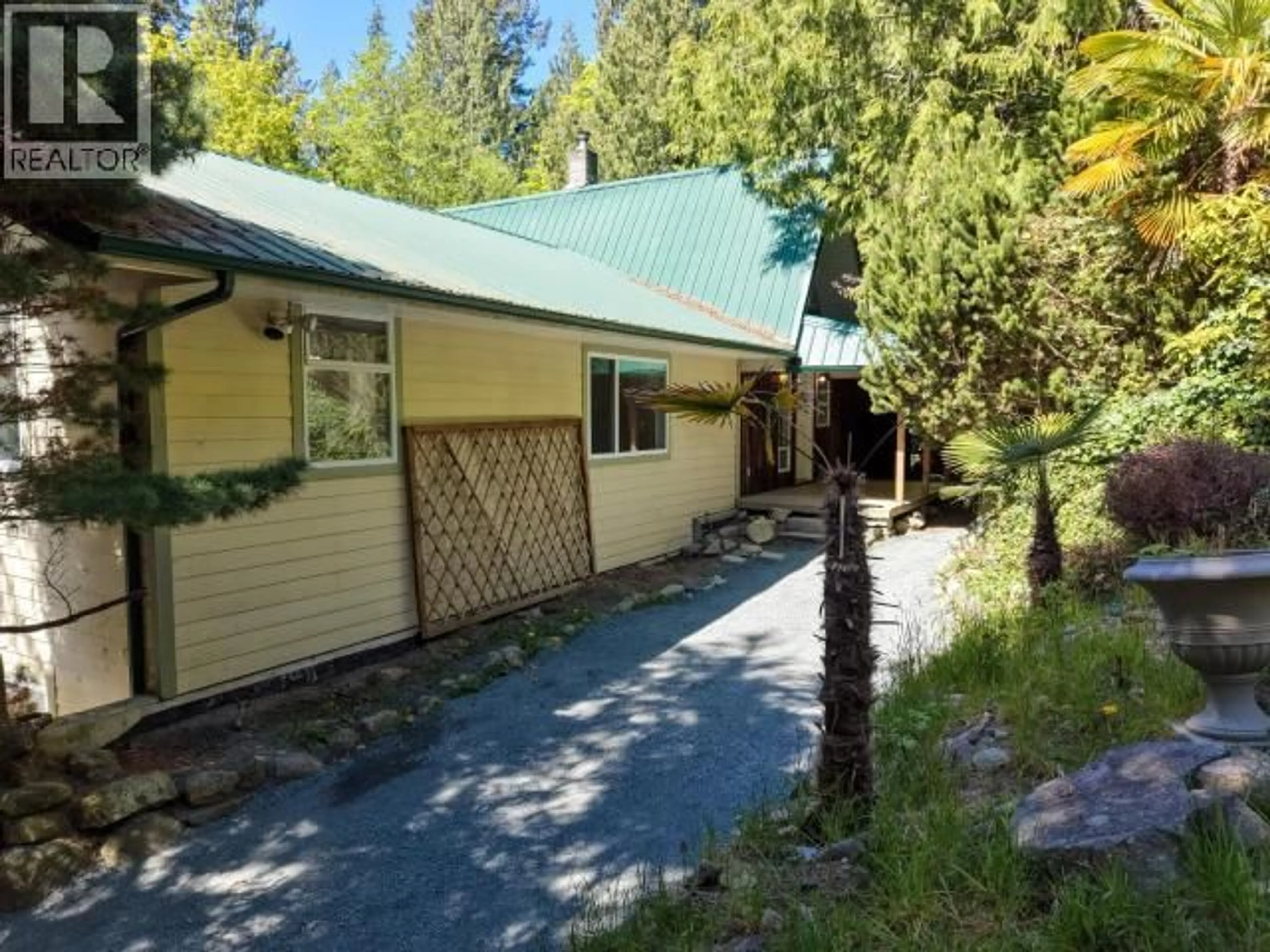 A pic from outside/outdoor area/front of a property/back of a property/a pic from drone, unknown for 4070 HIGHWAY 101, Powell River British Columbia V8A4Z3