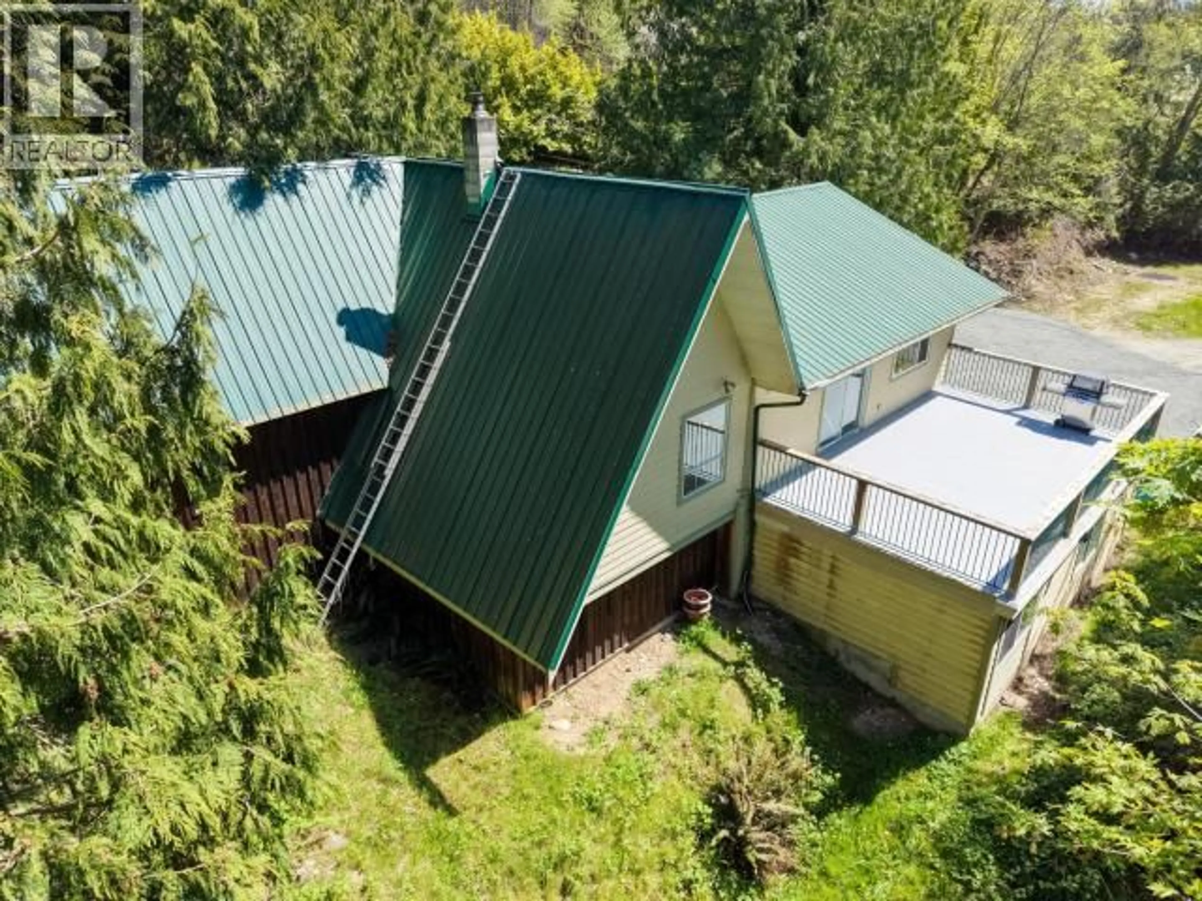A pic from outside/outdoor area/front of a property/back of a property/a pic from drone, building for 4070 HIGHWAY 101, Powell River British Columbia V8A4Z3